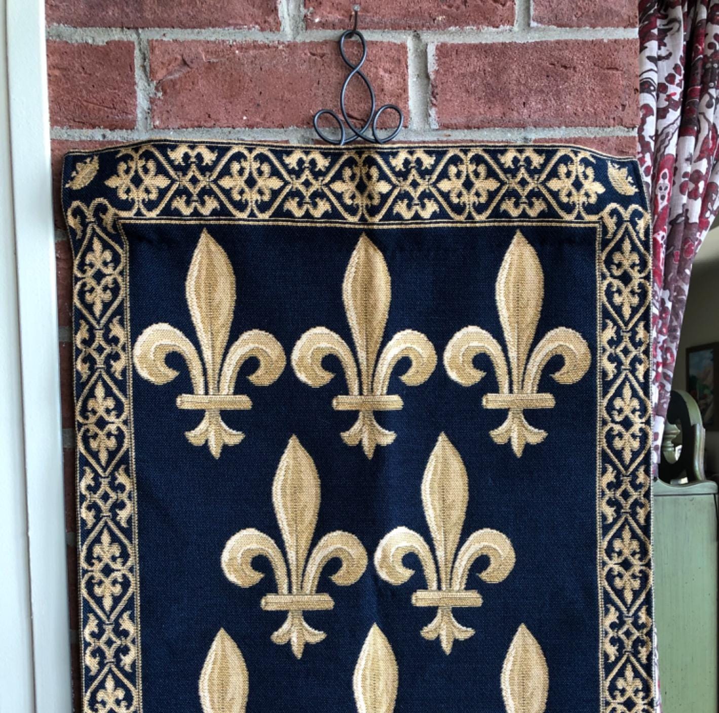 Heirloom Fabric Holder 12in - Display Stand for Mini Quilts, Wall Hangings & Small Textile Projects customer photo 1