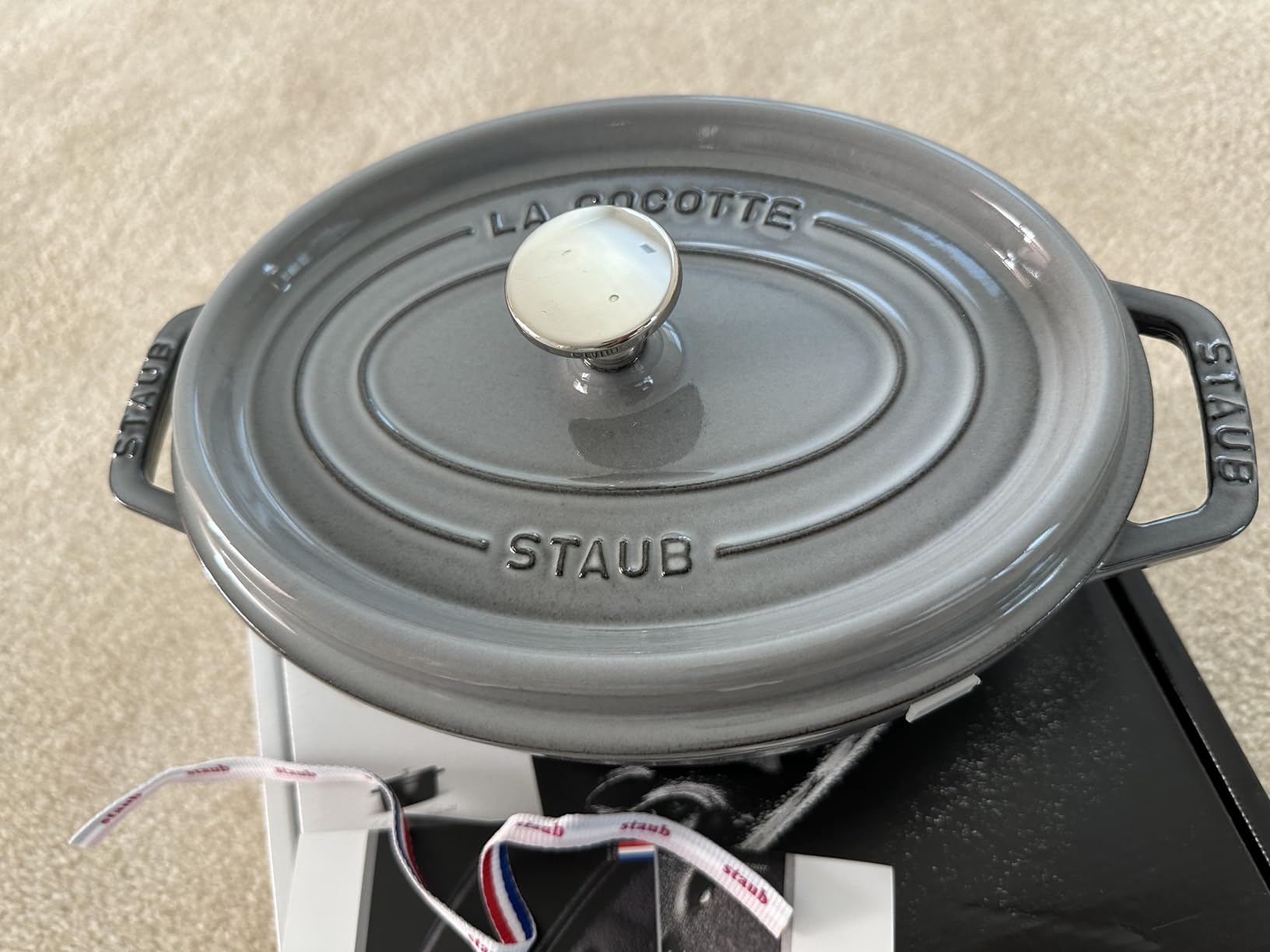 Staub Oval Dutch Oven 8.5-Quart Matte Black customer photo 2