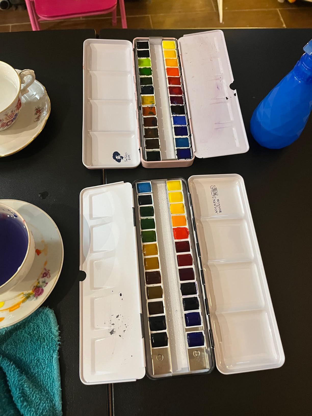 Winsor & Newton Professional Watercolor Paint Set, Complete Travel Tin | 24 Half Pans, Unrivalled Transparency, Single Pigment Vibrant Colors, Archival Permanence customer photo 1