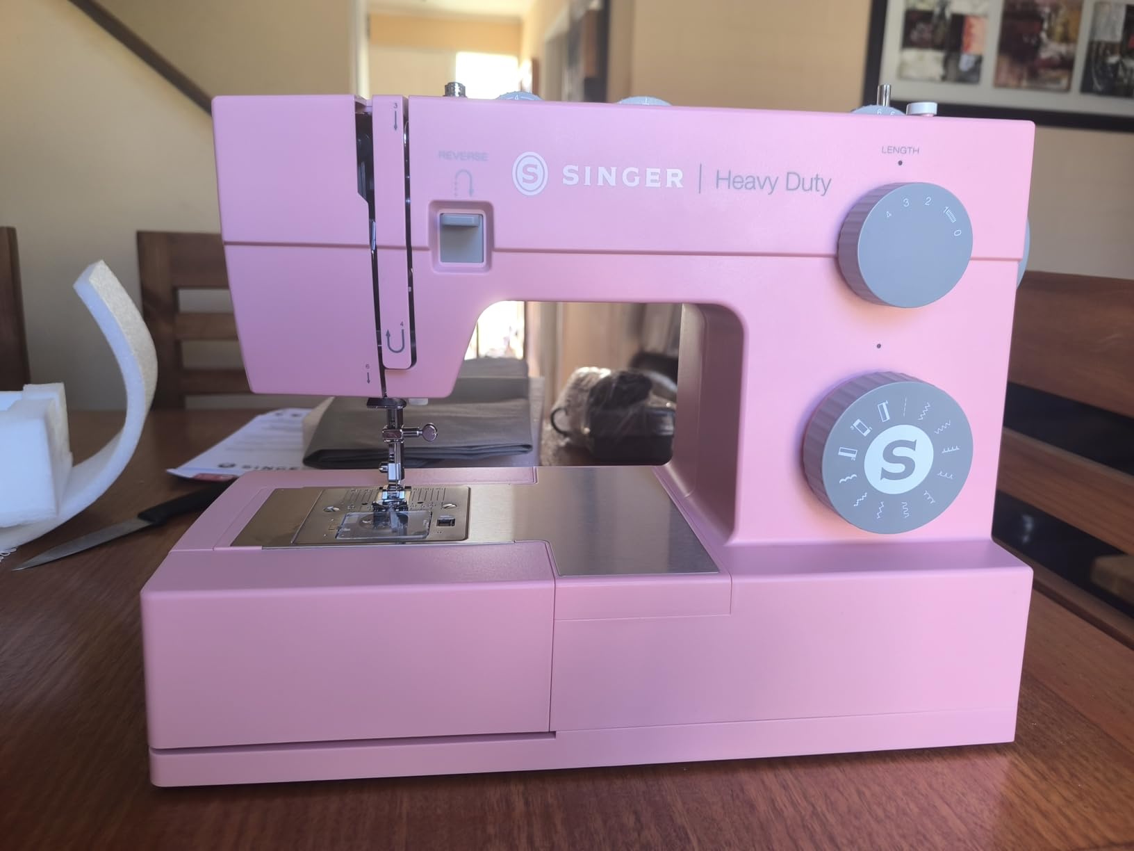 SINGER 4411 Grey High Speed Heavy Duty Sewing Machine with Accessories | 11 stitches deliver 69 applications, 50% more power for denim and canvas, metal frame, 4-step buttonhole, 1100 stitches/min customer photo 2