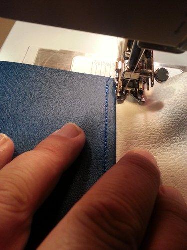 SINGER 4423 Heavy Duty Sewing Machine with Accessory Kit | 23 stitches deliver 97 applications, 50% more power for denim and canvas, 1100 stitches/min, metal frame, 1-step buttonhole customer photo 1
