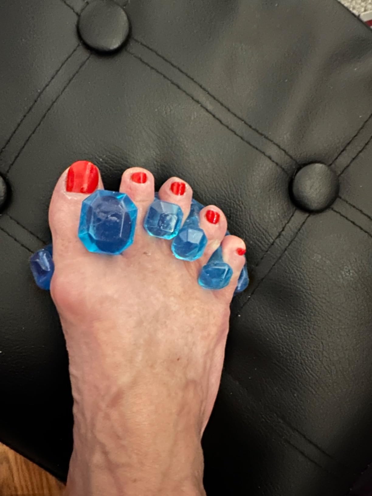 YogaToes GEMS: Gel Toe Stretcher & Separator - America’s Choice for Fighting Bunions, Hammer Toes (Size Small fits Shoe Sizes W: 7 and Over/M: 7 and Over) Sold as Pair customer photo 2