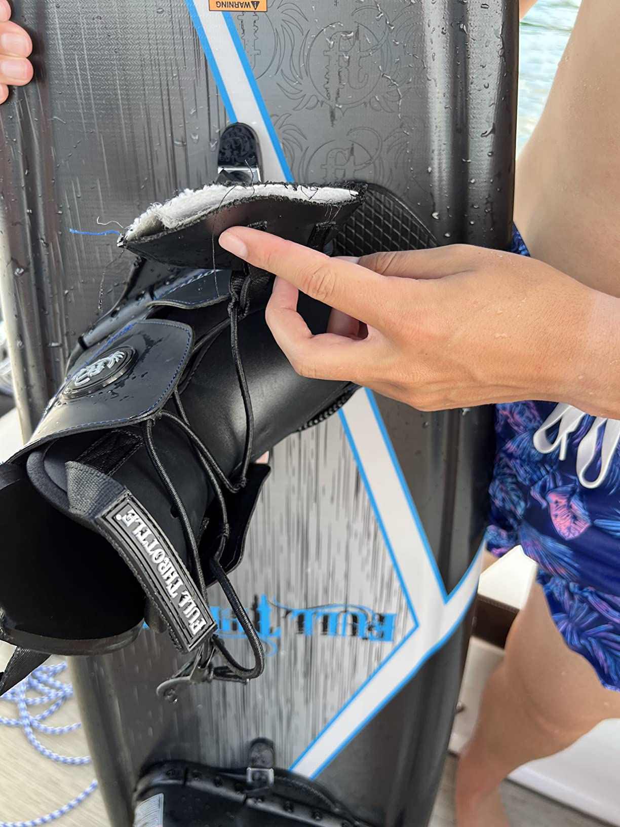Full Throttle Aqua Extreme Wakeboard Kit (Black/Blue, 55.1 x 21.6-Inch/ 140cm x 42cm) customer photo 2