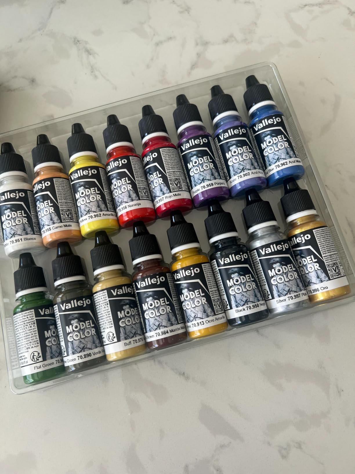 Vallejo - Basic Colors USA Acrylic Paint Set | Model Color | Figure Color Series Historical Miniature Kit to Achieve Historical Accuracy with Artist-Grade Pigments | 16 Bottles x 18 ml (0.60 fl.oz.) customer photo 2