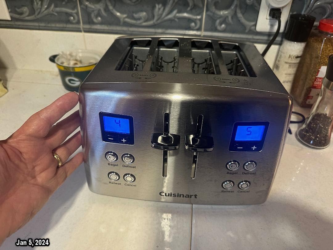 Cuisinart 4 Slice Countdown Motorized Toaster, Compact Design with Extra-Wide Slots for Toasting, Defrost & Reheat Functions, CPT-435P1, Stainless Steel customer photo 1