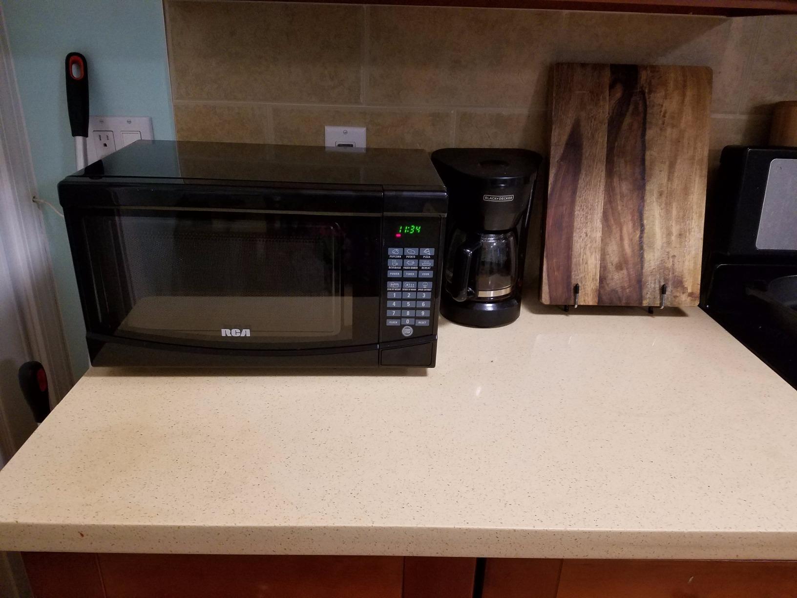 FRIGIDAIRE EMW733BLACKAMZ 0.7 Cu. Ft. Microwave, Black customer photo 2