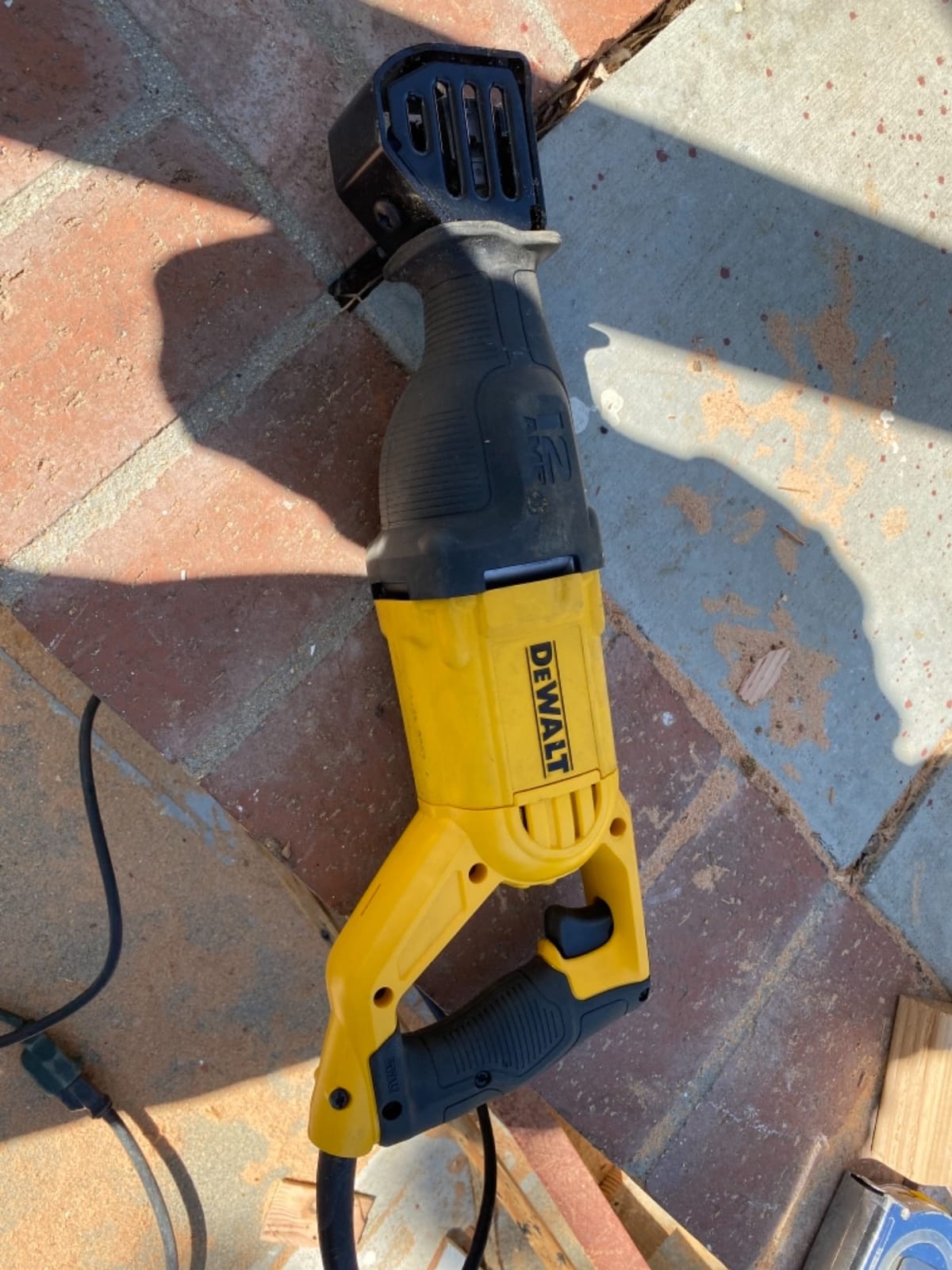 DEWALT Reciprocating Saw, 12 Amp, 2,900 RPM, 4-Position Blade Clamp, Variable Speed Trigger, Corded (DWE305) customer photo 1