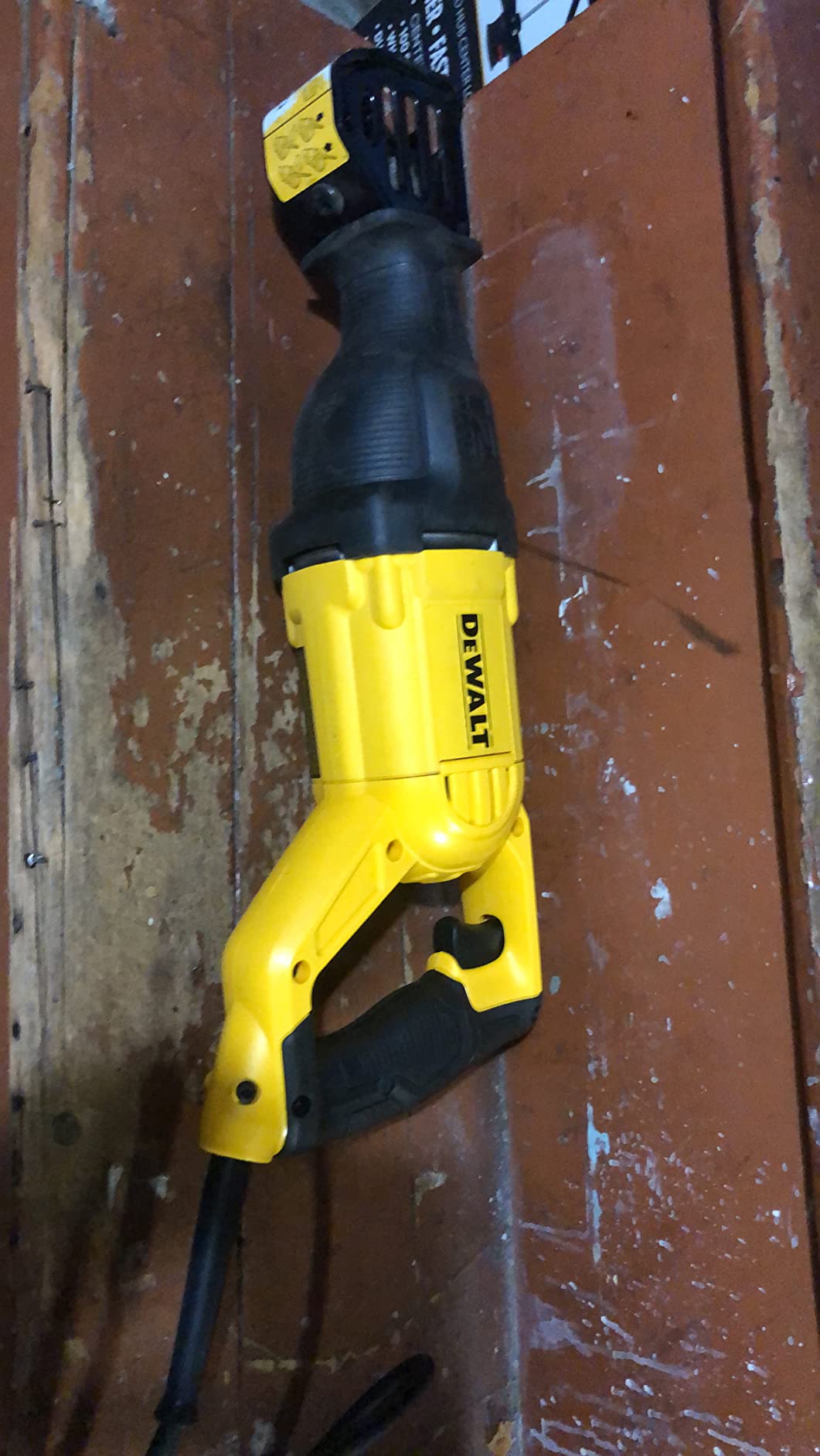 DEWALT Reciprocating Saw, 12 Amp, 2,900 RPM, 4-Position Blade Clamp, Variable Speed Trigger, Corded (DWE305) customer photo 2