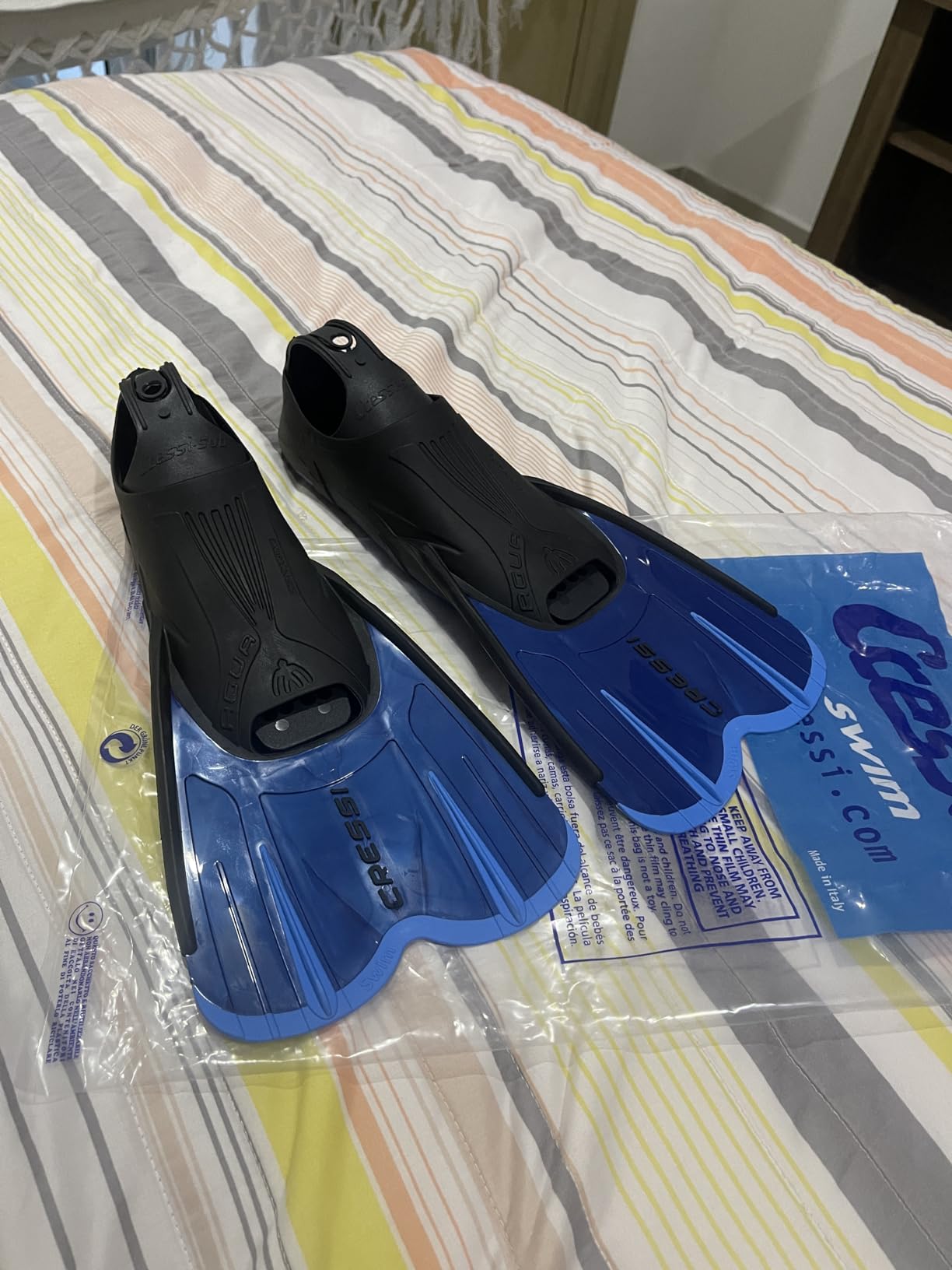 Cressi Adult Short Light Swim Fins with Self-Adjustable Comfortable Full Foot Pocket - Perfect for Traveling - Agua Short: Made in Italy customer photo 2