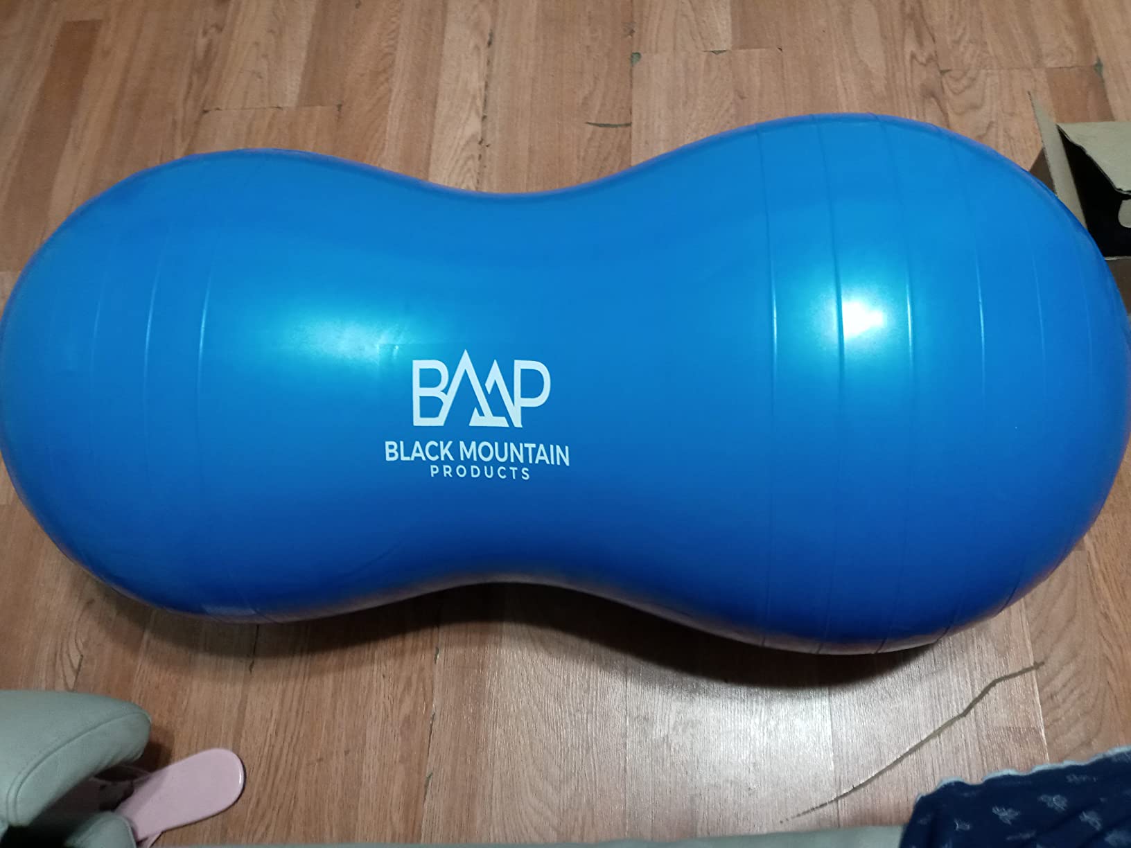Black Mountain Products Exercise Stability Yoga Peanut Ball, Foot Pump, Ball Plug, Plug Puller, 2000 Lbs Static Weight Capacity Antiburst customer photo 1