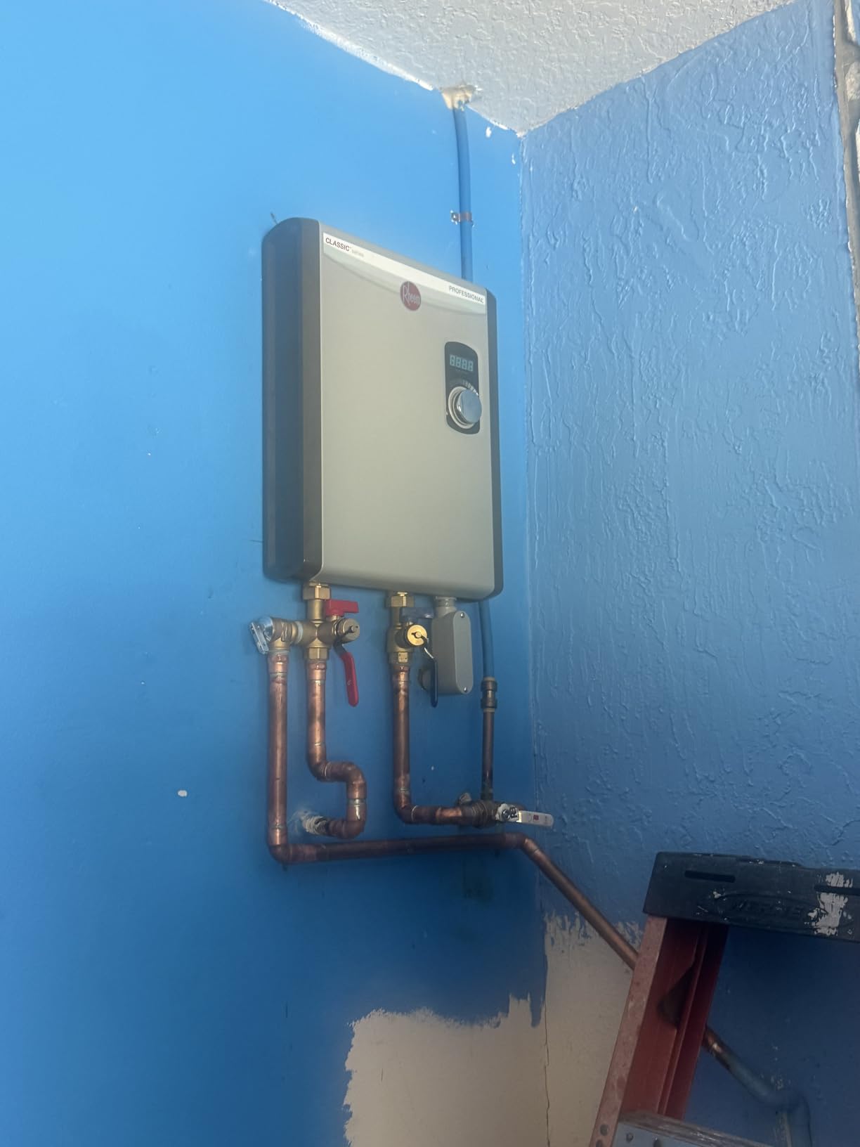 Rheem 18kW 240V Tankless Electric Water Heater, Gray customer photo 2