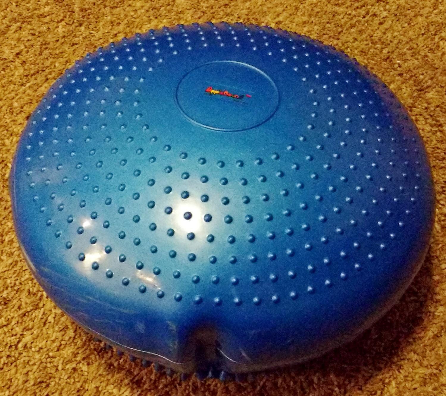 AppleRound Inflated Wobble Cushion with Hand Pump, Air Stability Board (Extra Thick), Core Balance Disc for Adults, Sensory Wiggle Seat for Kids, Flexible Seating for All Age, 13.5in / 34cm Diameter customer photo 1