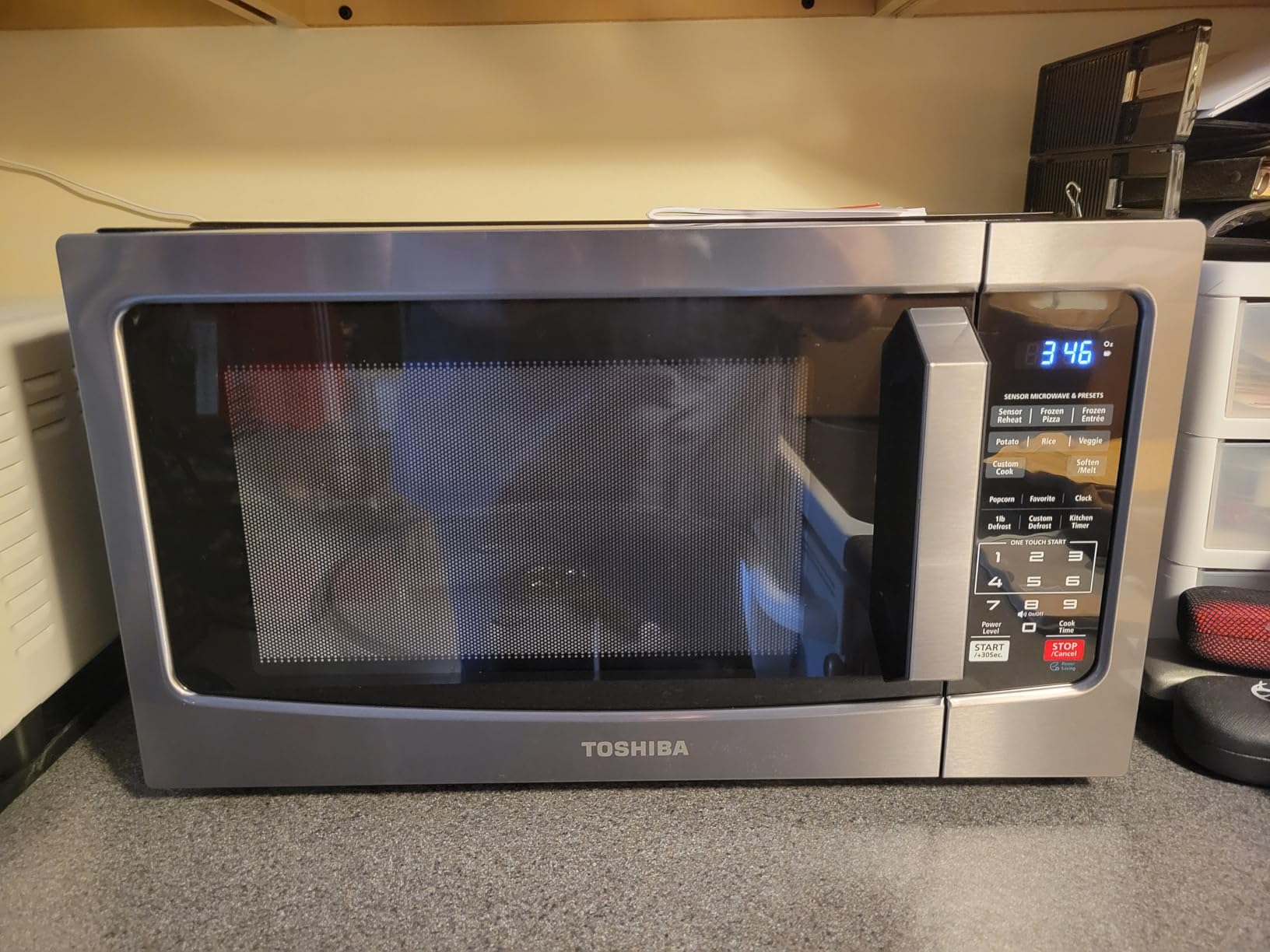 TOSHIBA Countertop Microwave Oven, 1.2 Cu.Ft, 1000W, Black customer photo 2