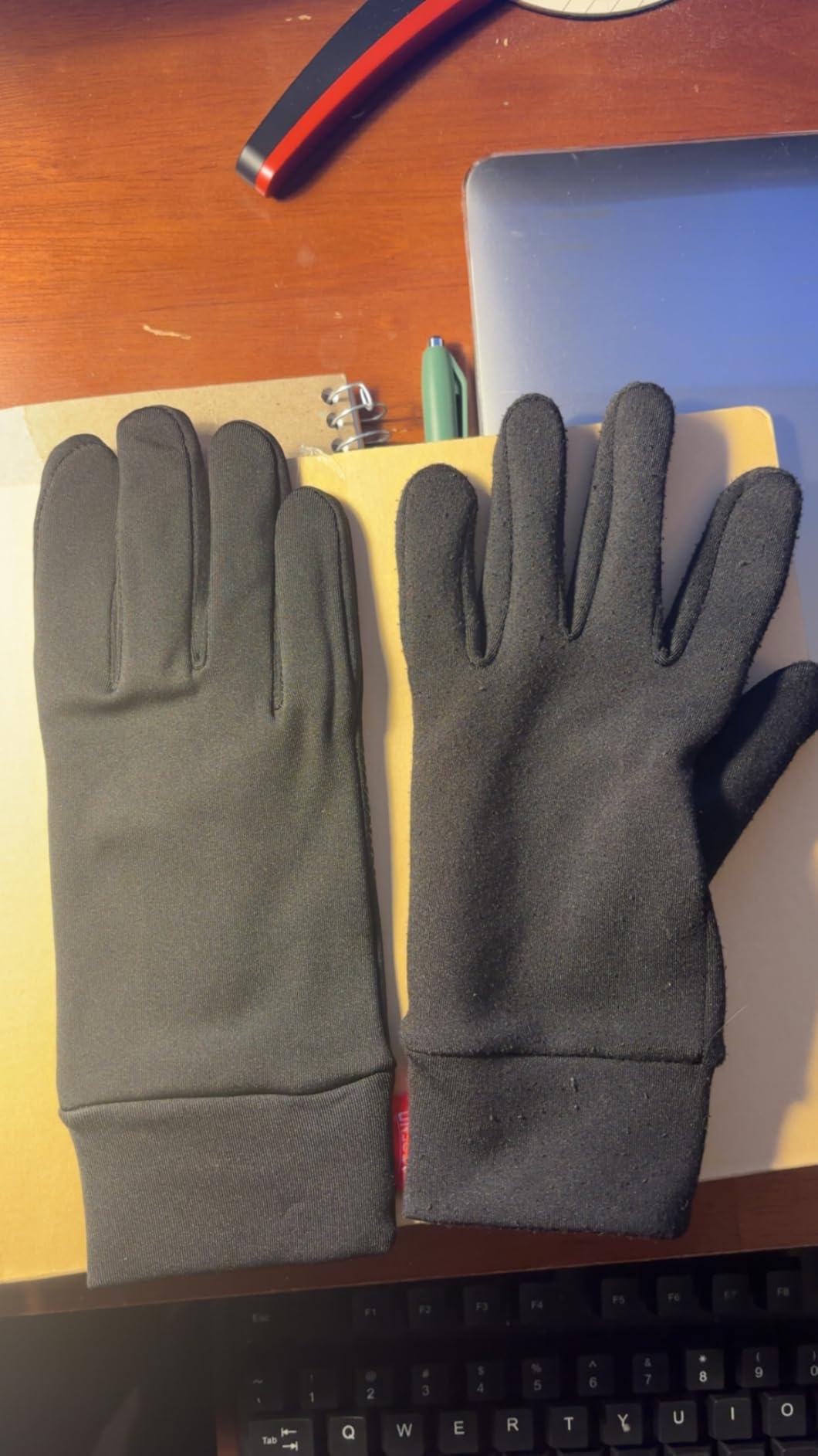 Aegend Lightweight Winter Gloves for Men Women, Warm Running Gloves Touchscreen Thermal Glove Liners for Cold Weather Driving, Cycling & Hiking, Non-Slip, Elastic Cuff, Stretchy, Durable customer photo 2