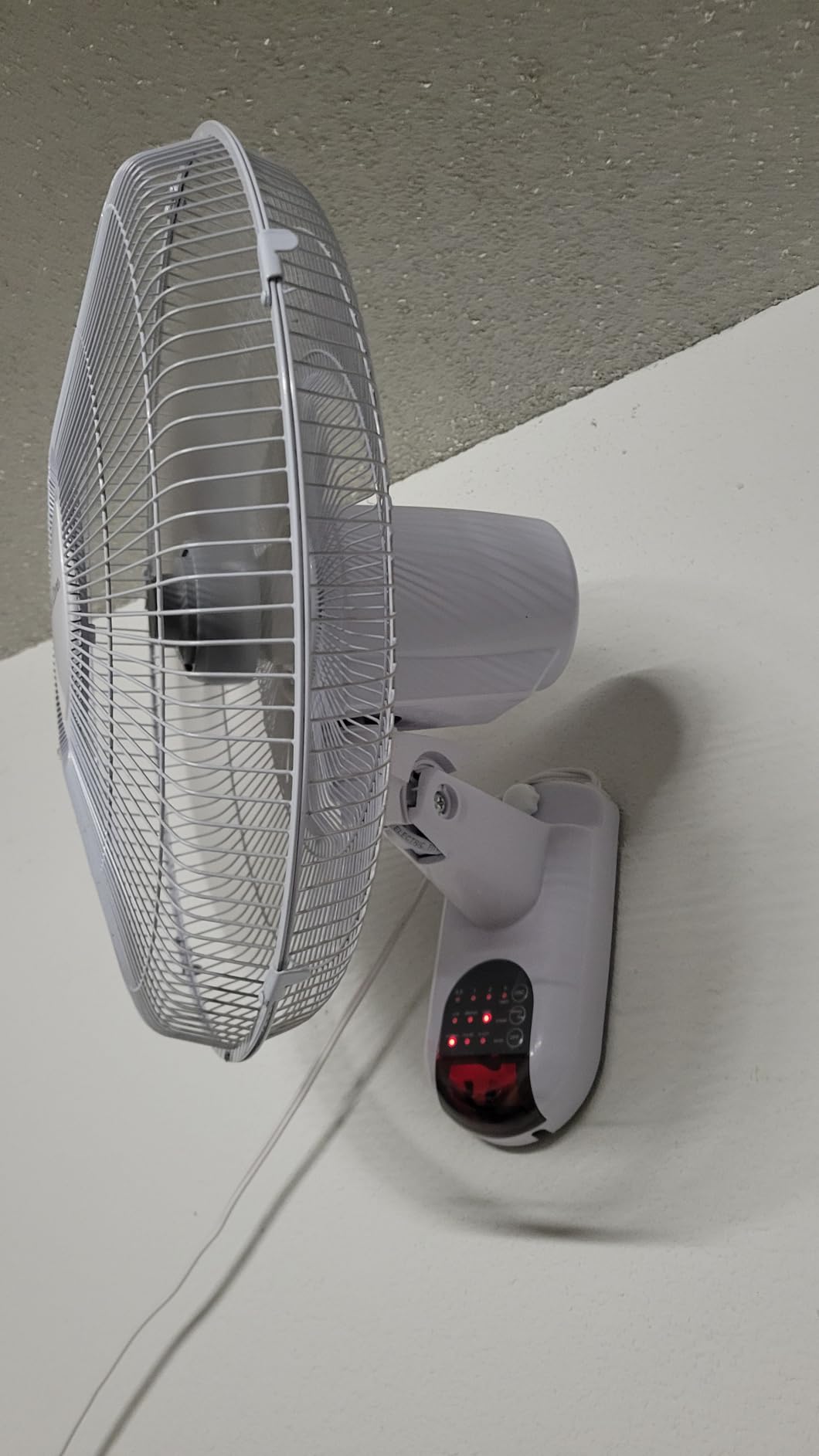 Comfort Zone Oscillating Wall Mount Fan with Remote Control, Timer, Auto Shut Off, Adjustable Tilt, Quiet, 16 inch, 3 Speed, Ideal for Home, Bedroom, Gym & Office, Airflow 14.07 ft/sec, CZ16WR customer photo 2