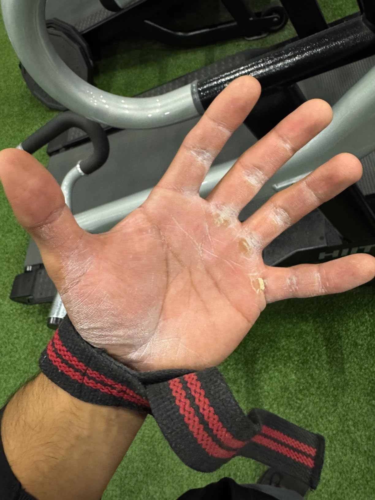 Pro Grade Liquid Chalk – Mess Free Professional Hand Grip for Gym, Weightlifting, Rock Climbing, Gymnastics, Rock Climbing - Dries in Seconds - 8.5 Oz customer photo 2
