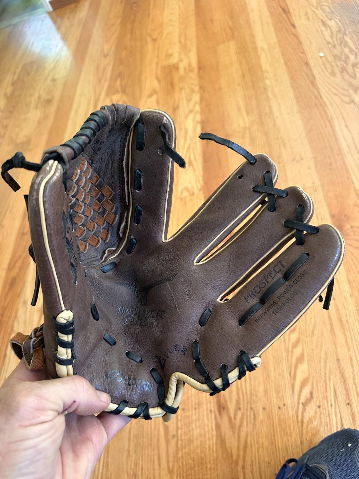 Mizuno Prospect PowerClose Youth Baseball Glove Series I V-Flex Notch I Parashock Palm Pad I Buttersoft Palm Liner customer photo 2