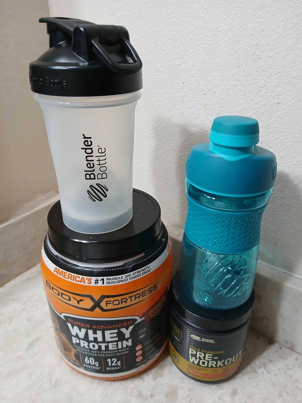 BlenderBottle SportMixer Shaker Bottle Perfect for Protein Shakes and Pre Workout, 20-Ounce, Plum customer photo 1