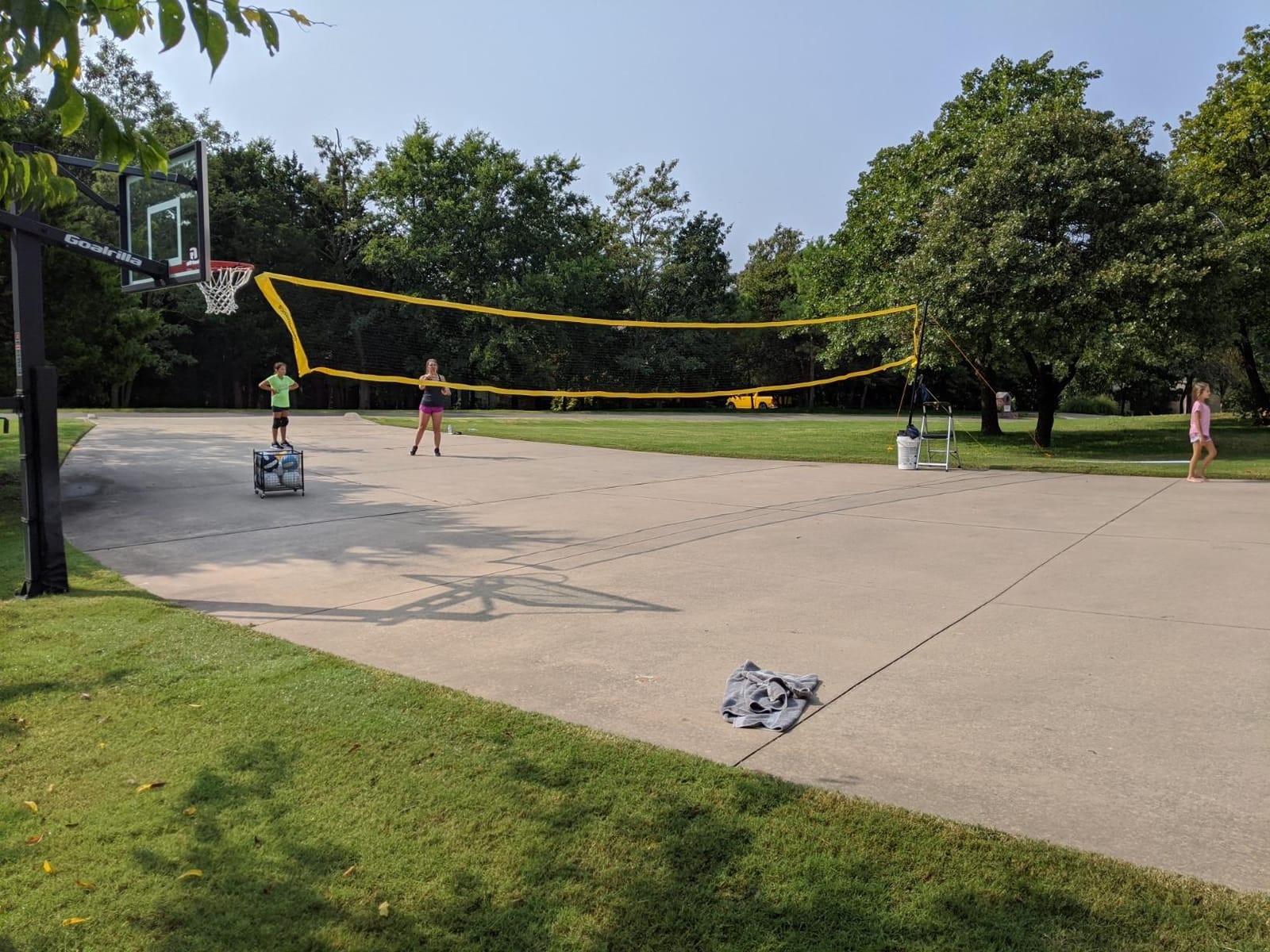 Amazon Basics Portable Outdoor Volleyball and Badminton Combo Set with Sturdy Poles and Storage Bag customer photo 2