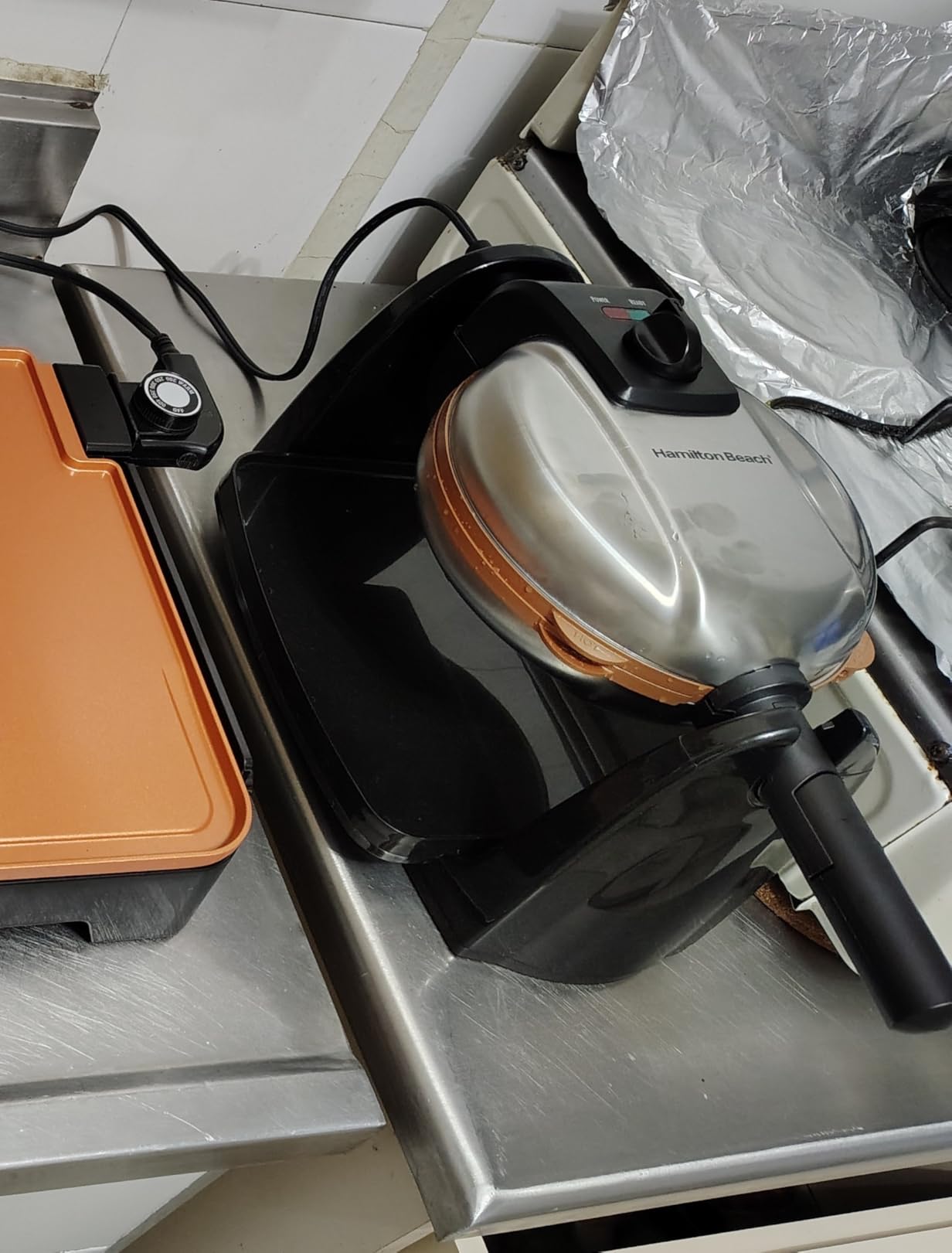Hamilton Beach 26031 Belgian Waffle Maker with Removable Non-Stick Plates, Ceramic Grids, Black customer photo 2