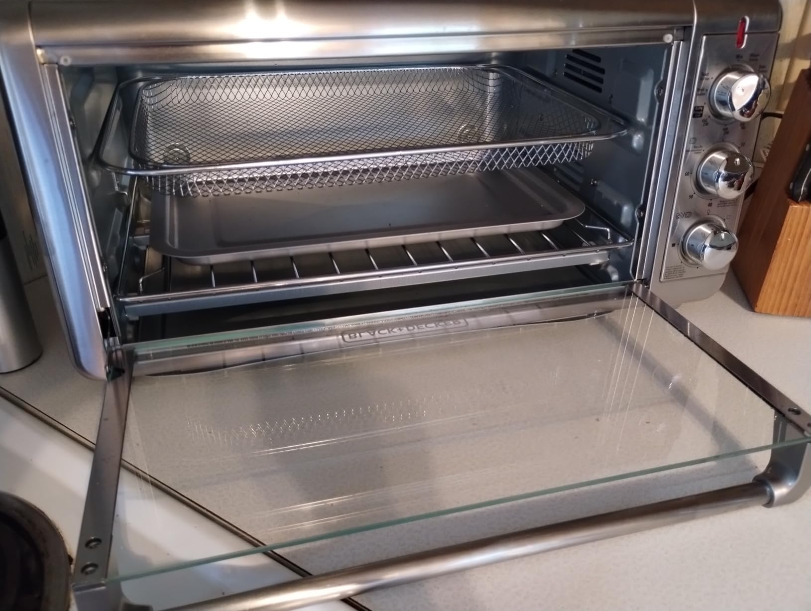 BLACK+DECKER XL 8-Slice Air Fry Toaster Oven, 5-in-1 customer photo 1