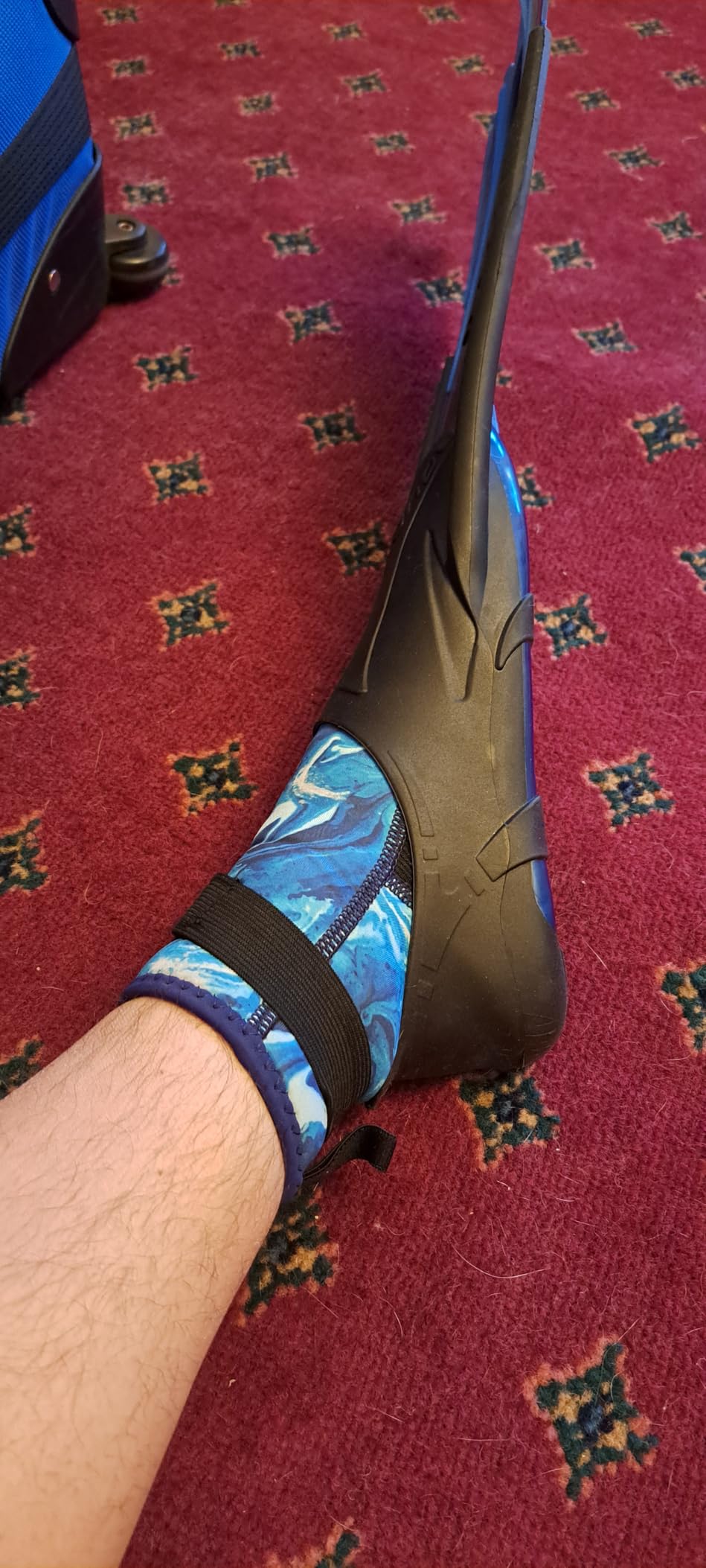 Cressi Adult Snorkeling Fins with Self-Adjustable Comfortable Full Foot Pocket - Perfect for Traveling - Agua: Made in Italy customer photo 1
