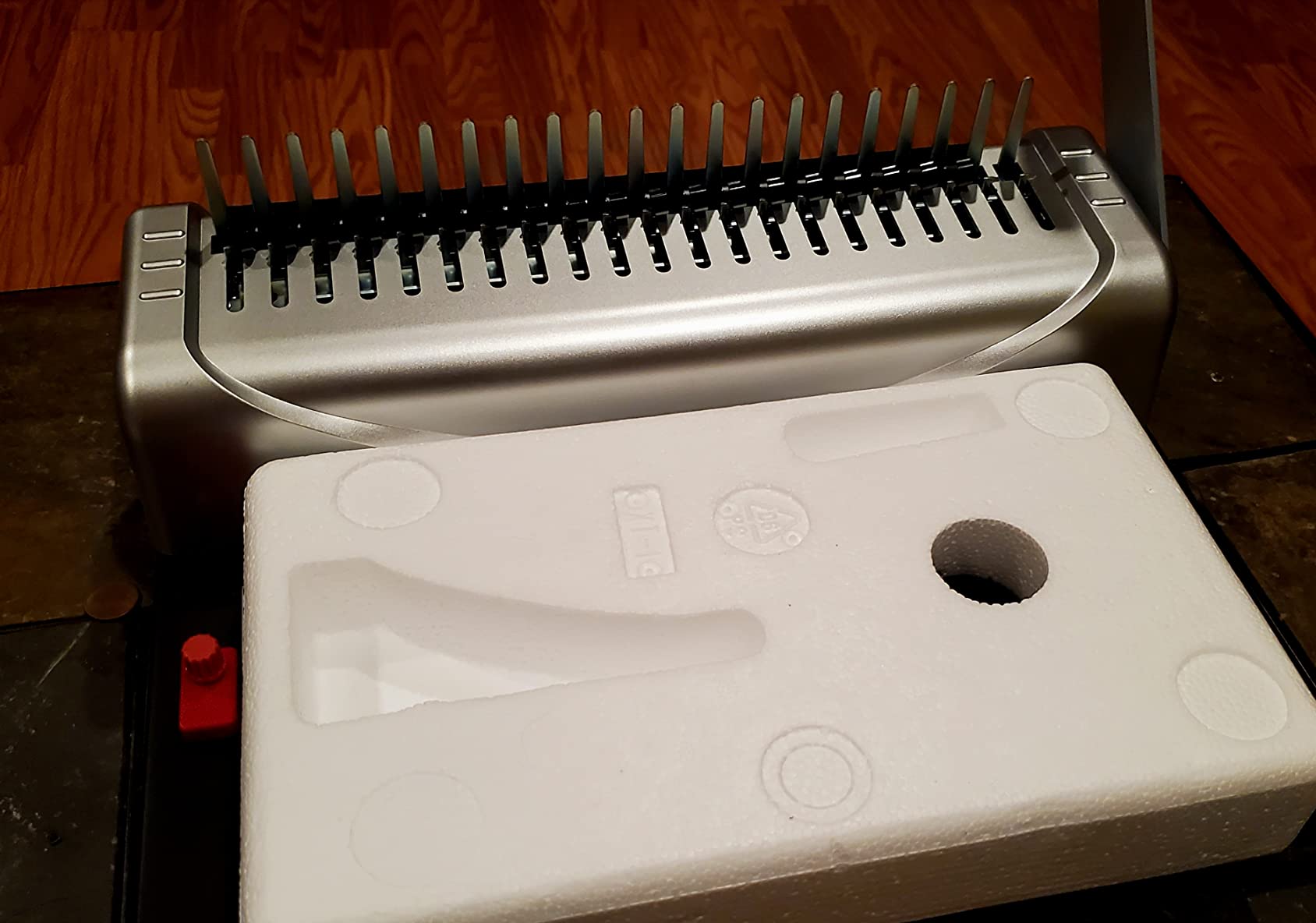 MAKEASY Comb Binding Machine - Punch 12 Sheet, Easy Punch No Jam, Heavy-Duty Metal Build, Book Binder for Office Reports & Home School Projects, Includes 100 Combs, Letter/A4/A5 Compatible customer photo 2