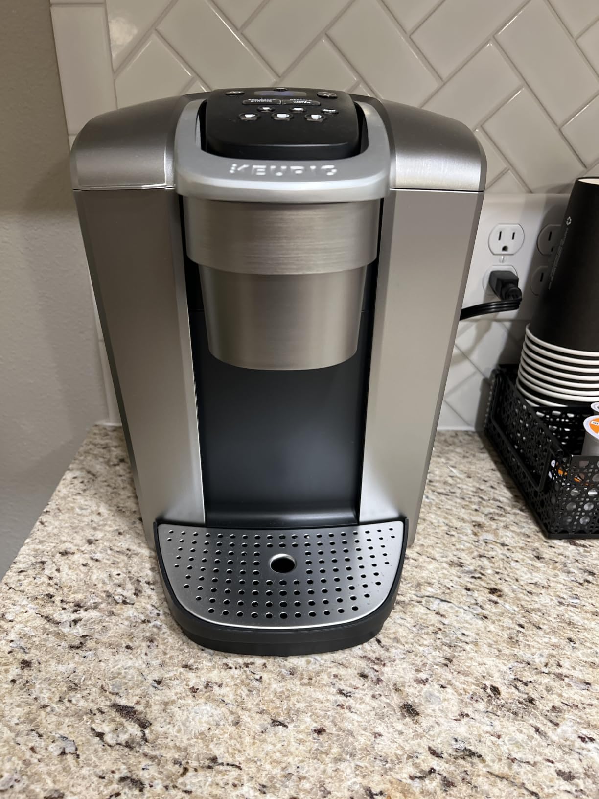 Keurig K-Elite Single Serve K-Cup Pod Coffee Maker, with Strength and Temperature Control, Iced Coffee Capability, 8 to 12oz Brew Size, Programmable, Brushed Gold customer photo 1