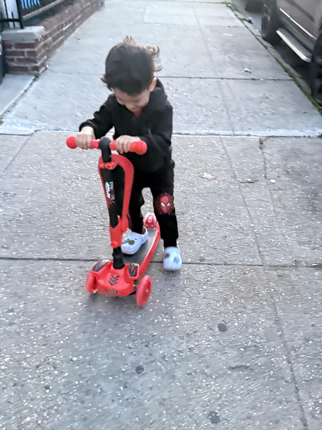 Hurtle 3-Wheeled Scooter for Kids - Wheel LED Lights, Adjustable Lean-to-Steer Handlebar, and Foldable Seat - Sit or Stand Ride with Brake for Boys and Girls Ages 1-14 Years Old customer photo 1