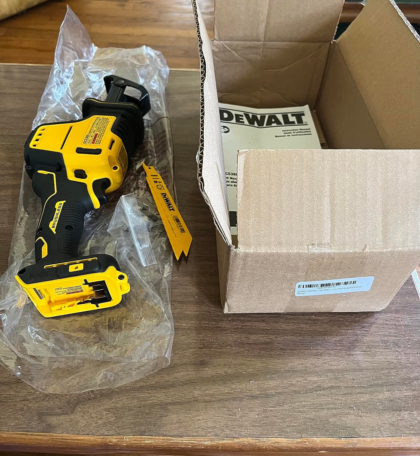 DEWALT ATOMIC 20V MAX* Reciprocating Saw, One-Handed, Cordless, Tool Only (DCS369B) customer photo 2