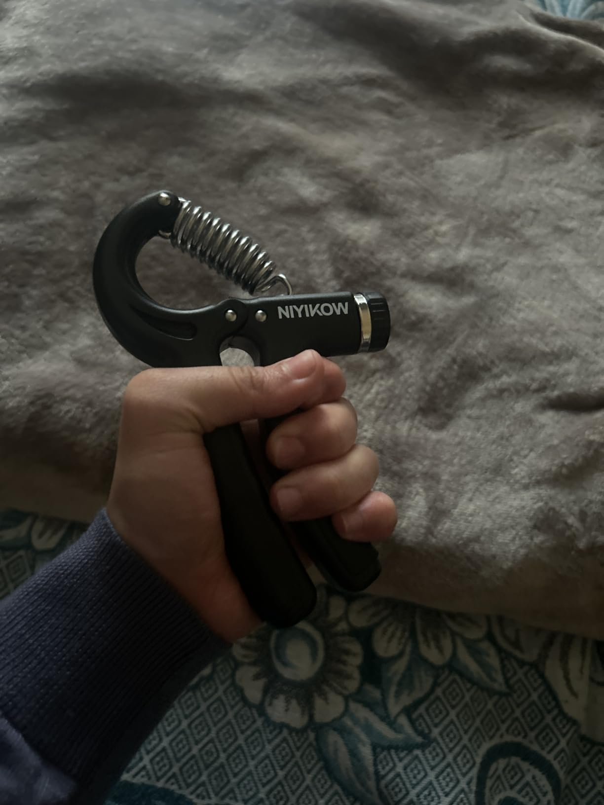 NIYIKOW Grip Strength Trainer, Hand Grip Strengthener, Grip Strengthener, Adjustable Resistance, Forearm Strengthener, Perfect for Musicians Athletes customer photo 2