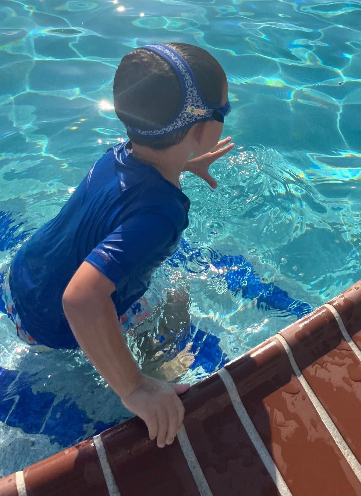 Frogglez Kids Swim Goggles 3-10, No Hair Pull, Anti-Fog, Leak Proof | Premium pain free strap, Anti fog lenses, UV protection, Leak proof seal customer photo 2
