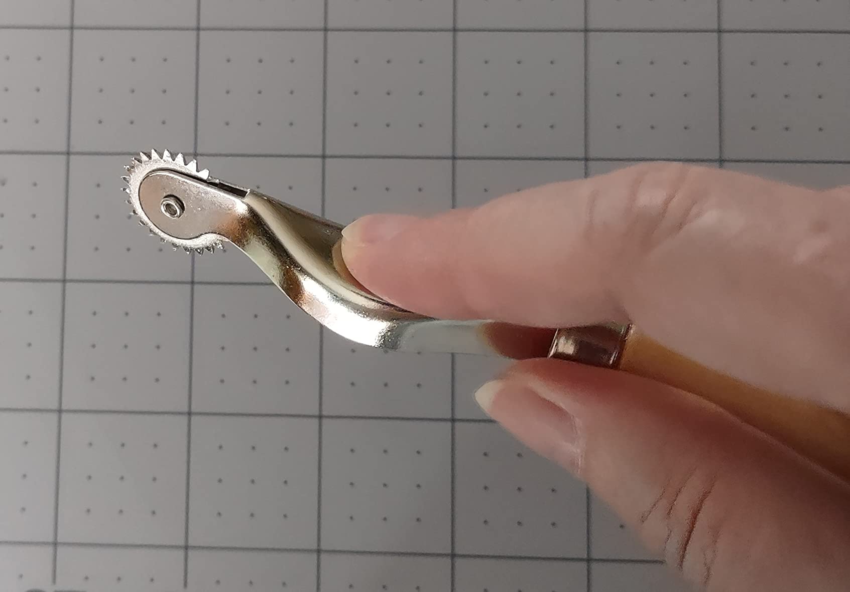 Sewing Tracing Wheel for Sewing Patterns by SEWTCO, Wood and Stainless Steel Pounce Wheel, Perforation Cutter customer photo 1