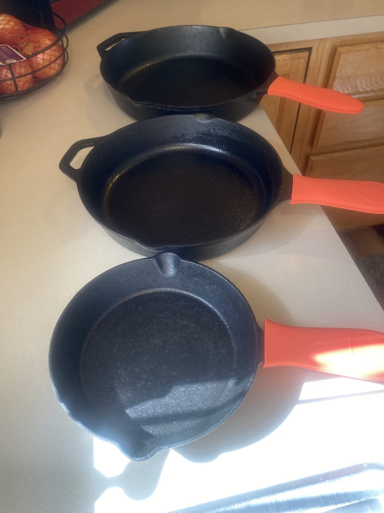 NutriChef 12-Inch Cast Iron Skillet w/Lid - Pre-Seasoned, Oven Safe, Nonstick, Cool-Touch Silicone Handle, For All Cooktops - NCCI12 customer photo 2