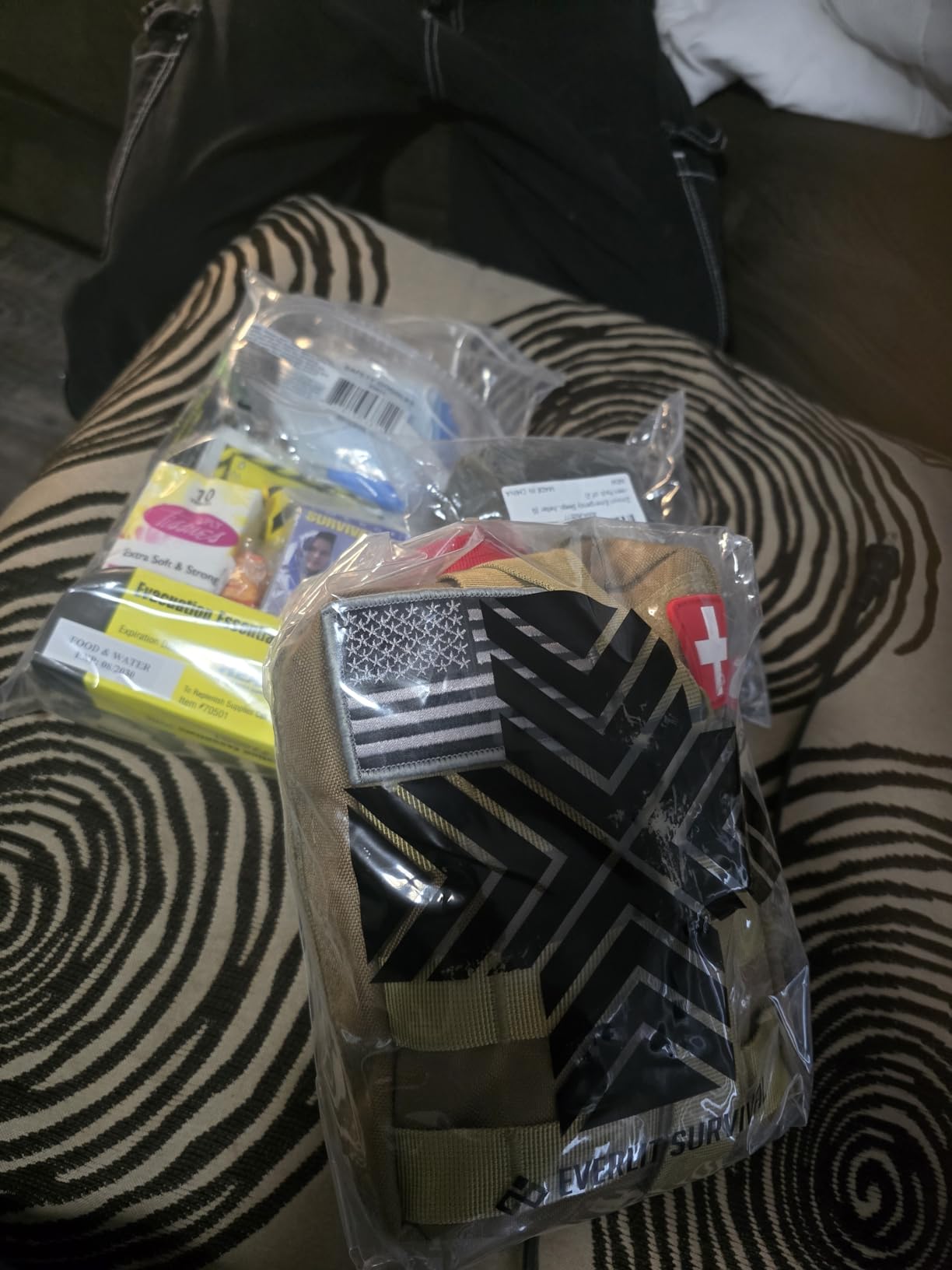 EVERLIT 250 Pcs Survival First Aid Kit customer photo 2