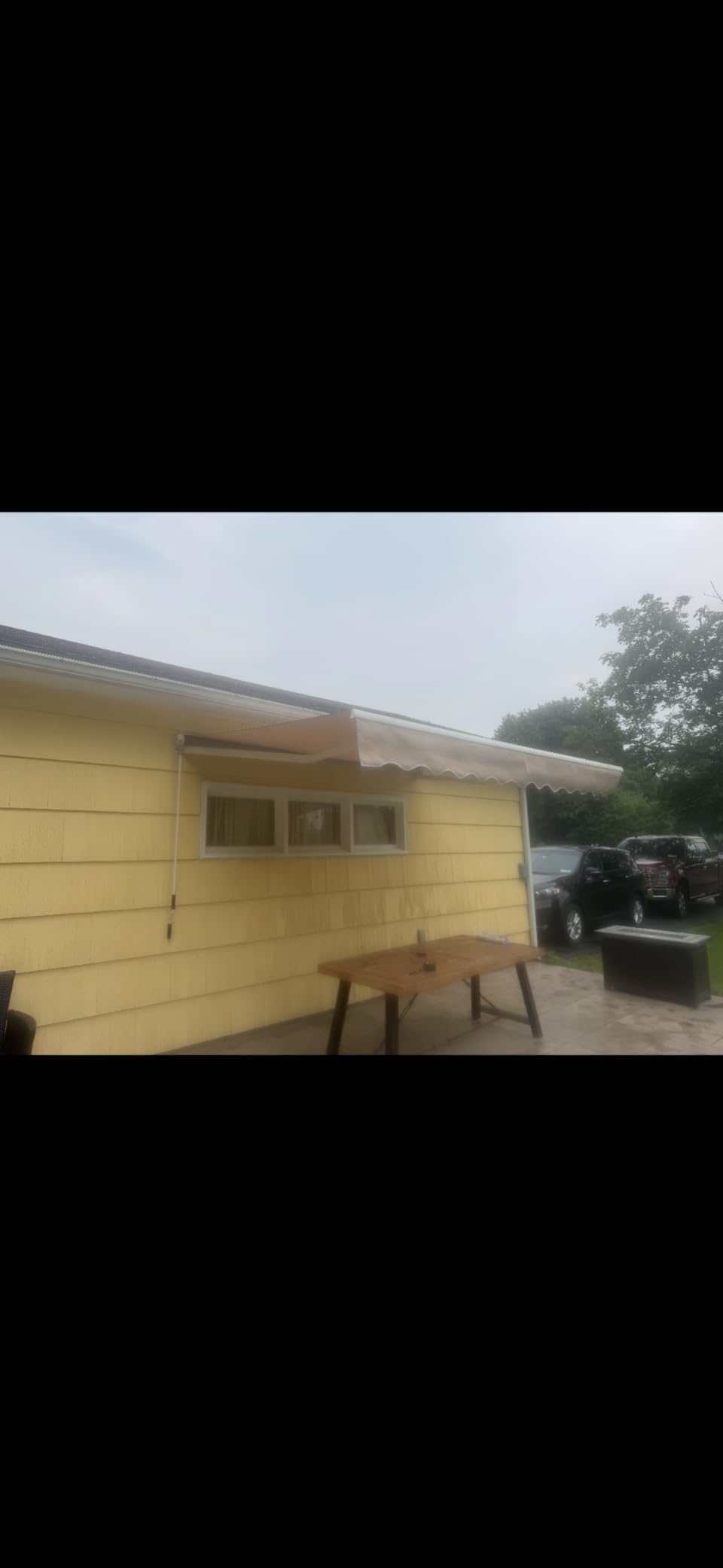 Tangkula 13 Ft × 8.2 Ft Retractable Awning, Aluminum Patio Sun Shade w/Crank Handle and Water-Resistant Polyester, Outdoor Manual Retractable Awning Cover Shelter customer photo 1