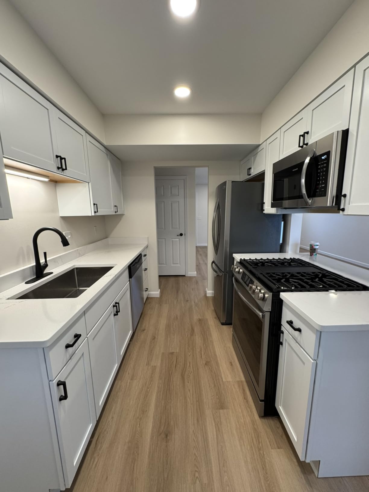 Logmey 28 Inch Undermount Kitchen Sink Workstation 28x19 Stainless Steel Sinks Ledge SUS304 16 Gauge Single Bowl Sinks with Accessories 28x19x9 customer photo 2