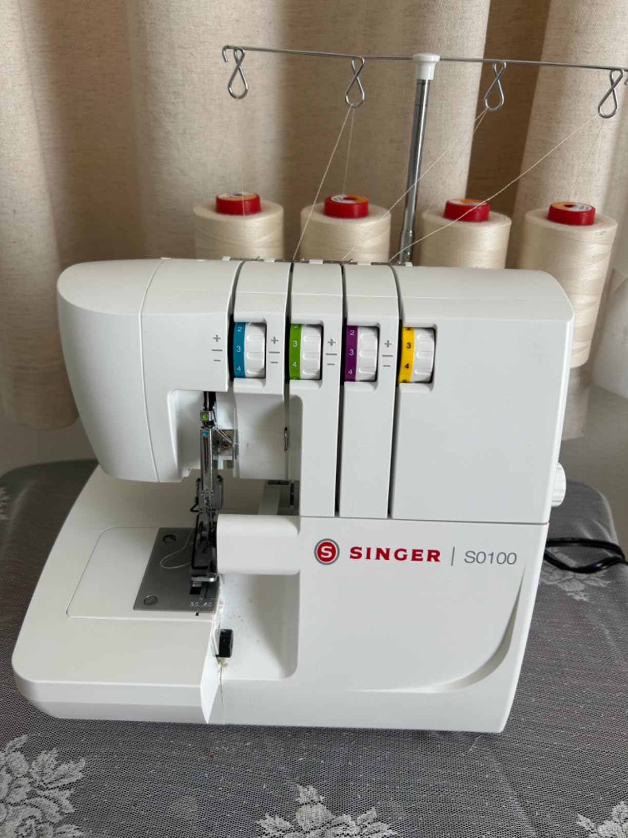 SINGER S0100 High Speed Serger Overlock Machine, 2-3-4 Thread Capability | Accessories, 6 built-in stitches, color coded threading, metal frame, adjustable tension, 1300 stitches/min, differential feed customer photo 2