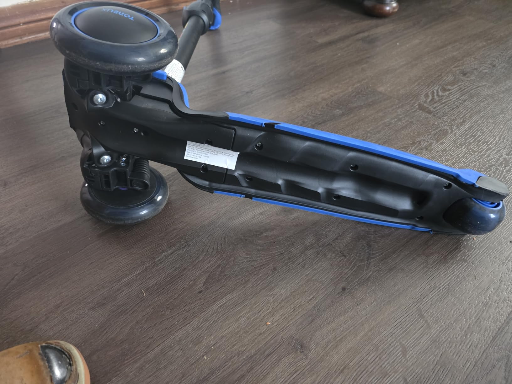 TONBUX Kids Scooter for Age 3-12, Toddler Scooter with 4 Adjustable Heights, Light Up 3-Wheels Scooter, Shock Absorption Design, Lean to Steer, Balance Training Scooter for Kids customer photo 1