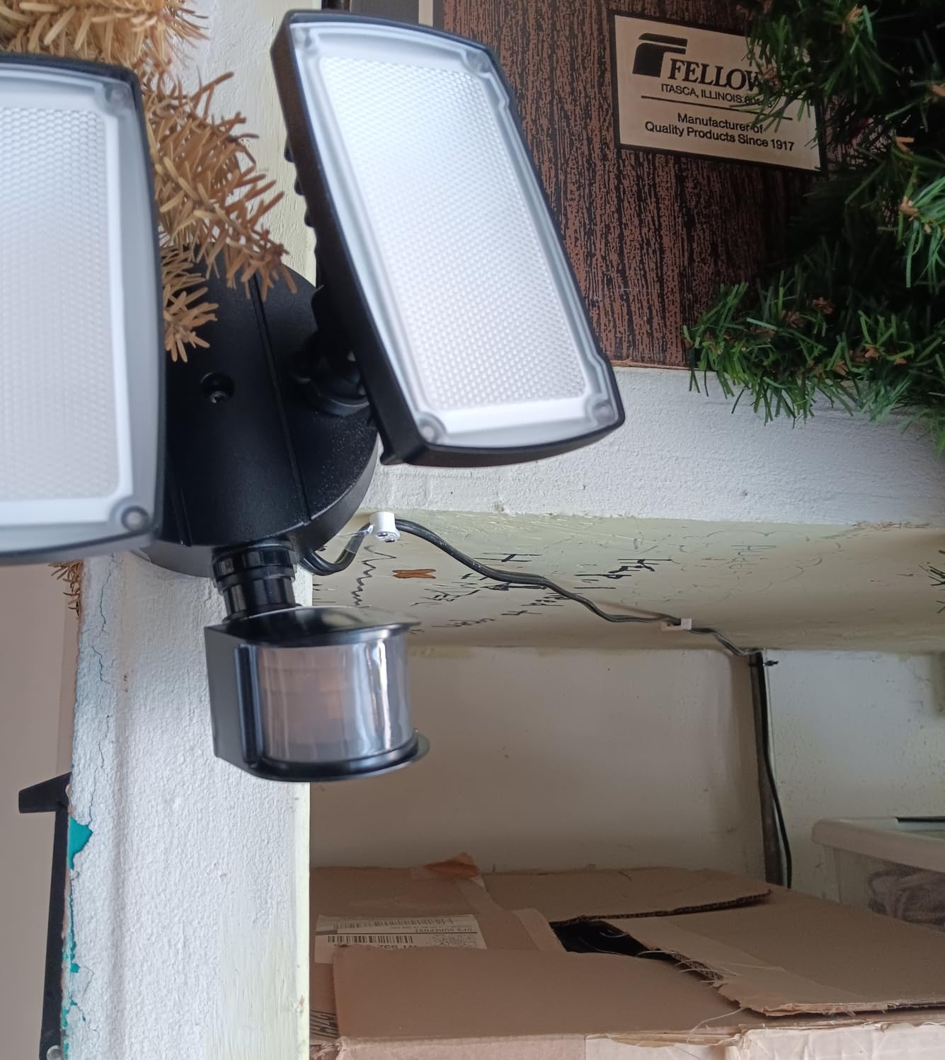 UME 19W LED Flood Light Motion Sensor Outdoor, 2 Adjustable Head, 2000LM, 5000K, IP65 Waterproof, Dusk to Dawn Security Light with Photocell for Exterior,Outside,Garage,House(Black) customer photo 1