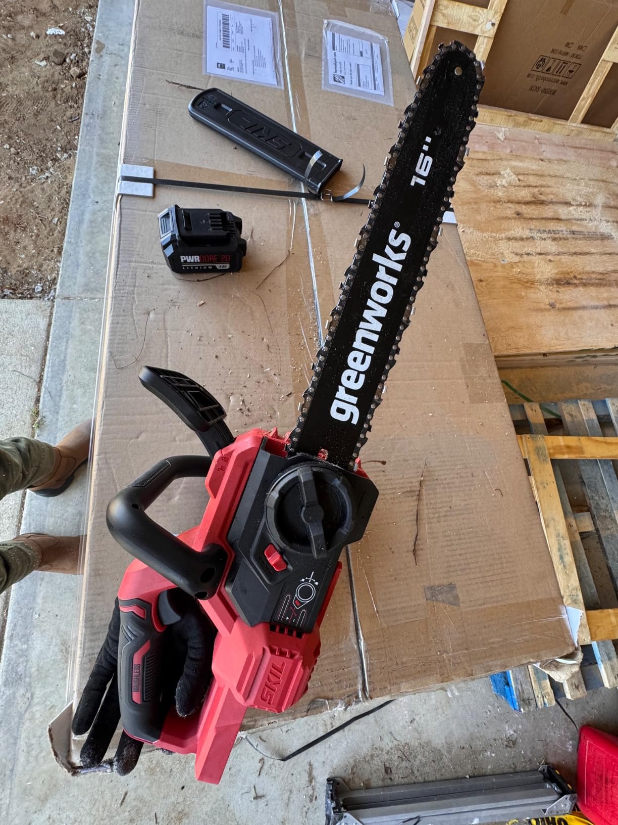 SKIL PWR CORE 20 Brushless 20V 12'' Handheld Lightweight Chainsaw Kit with Tool-free Chain Tension & Auto Lubrication, Includes 4.0Ah Battery and Charger-CS4562B-10 customer photo 1