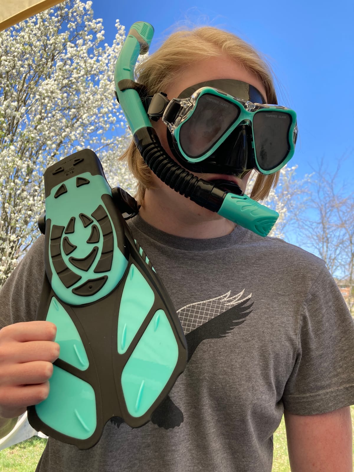 Snorkeling Gear for Adults, Panoramic Mask Anti-Fog & Dry Snorkel customer photo 1