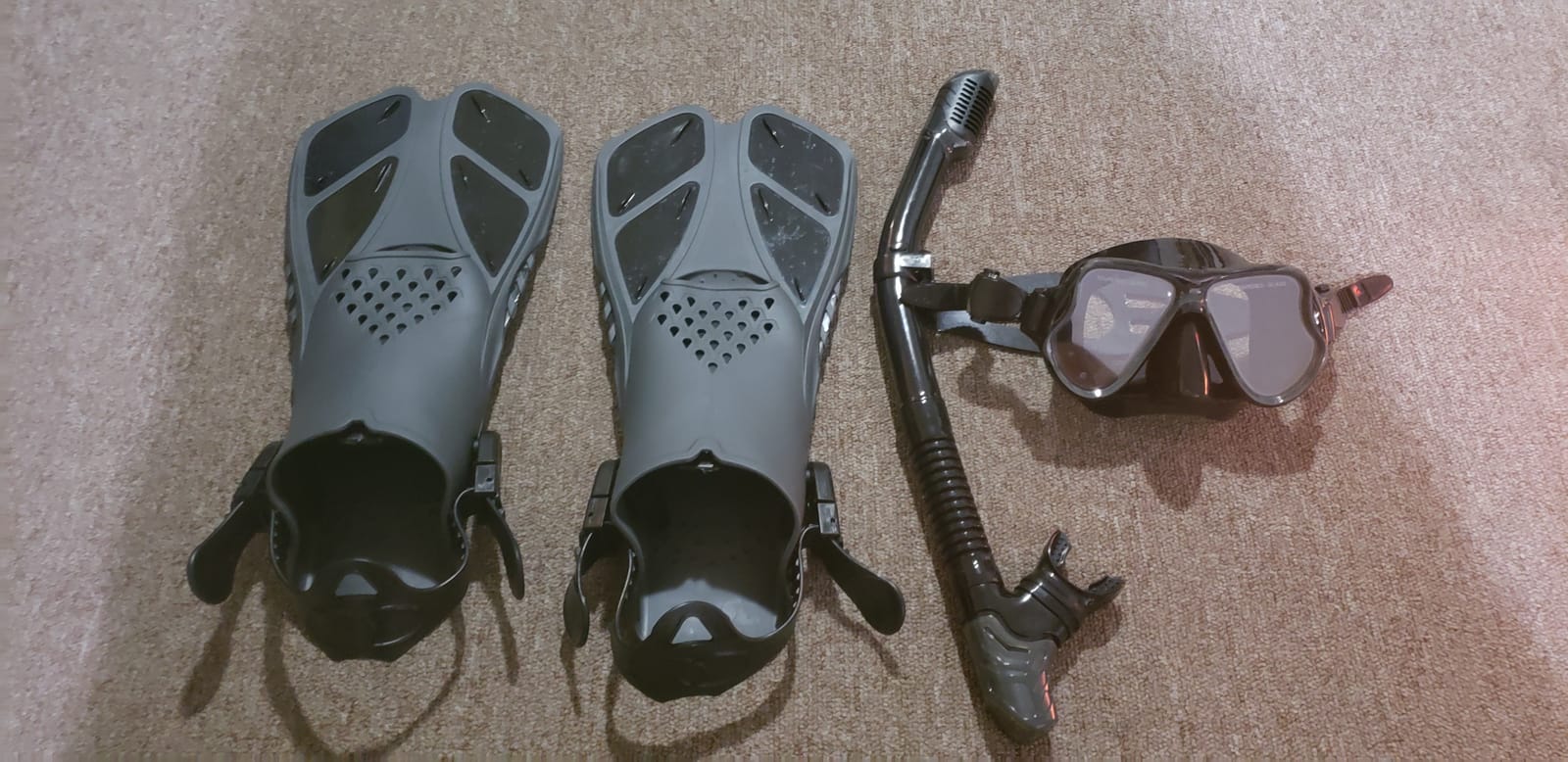 Snorkeling Gear for Adults, Panoramic Mask Anti-Fog & Dry Snorkel customer photo 2