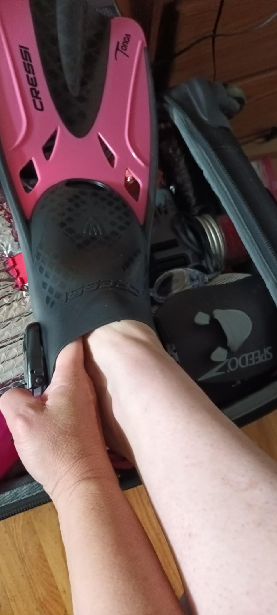 Cressi Adult Adjustable Snorkeling Fins with Ultra Resistant Buckles, Very Light, Ideal for Traveling - Tonga: Designed in Italy customer photo 1