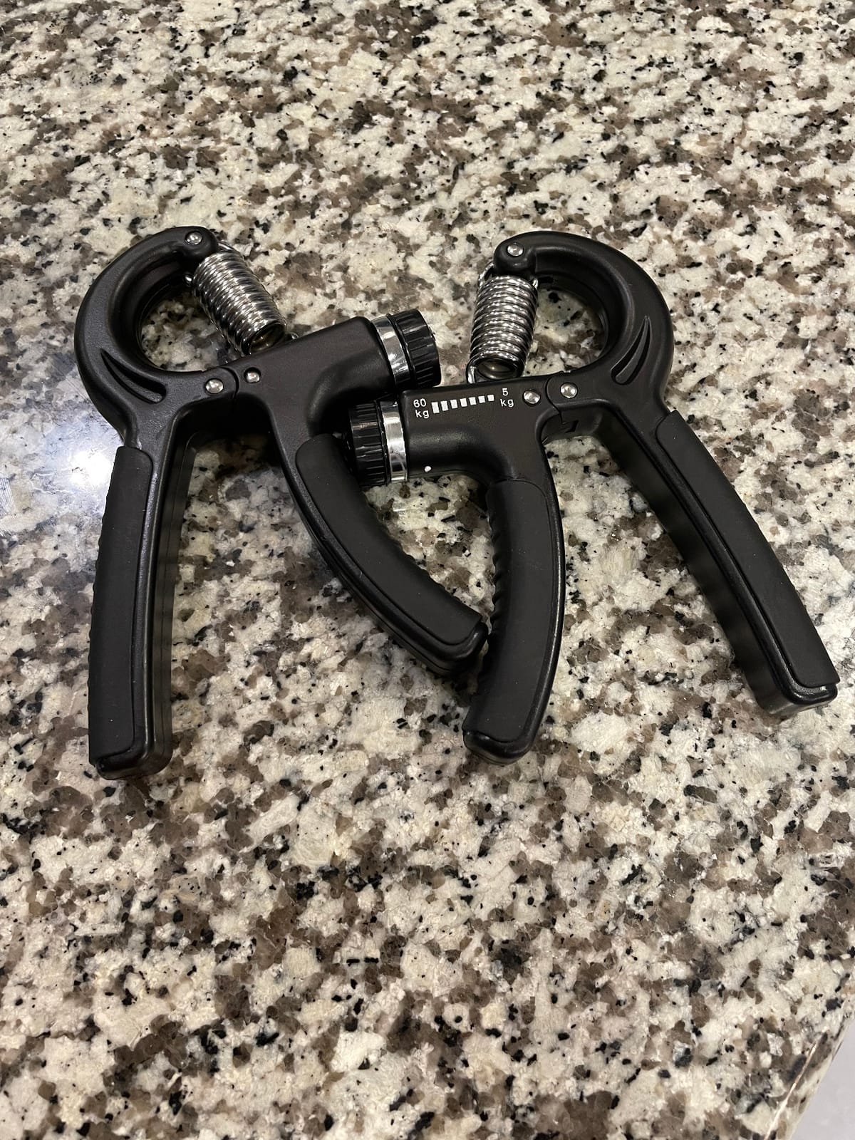 AIXPI Grip Strength Trainer, Hand Grip Exerciser Strengthener with Adjustable Resistance 11-132 Lbs (5-60kg), Forearm Strengthener, Hand Exerciser for Muscle Building and Injury Recover 2 Pack customer photo 2