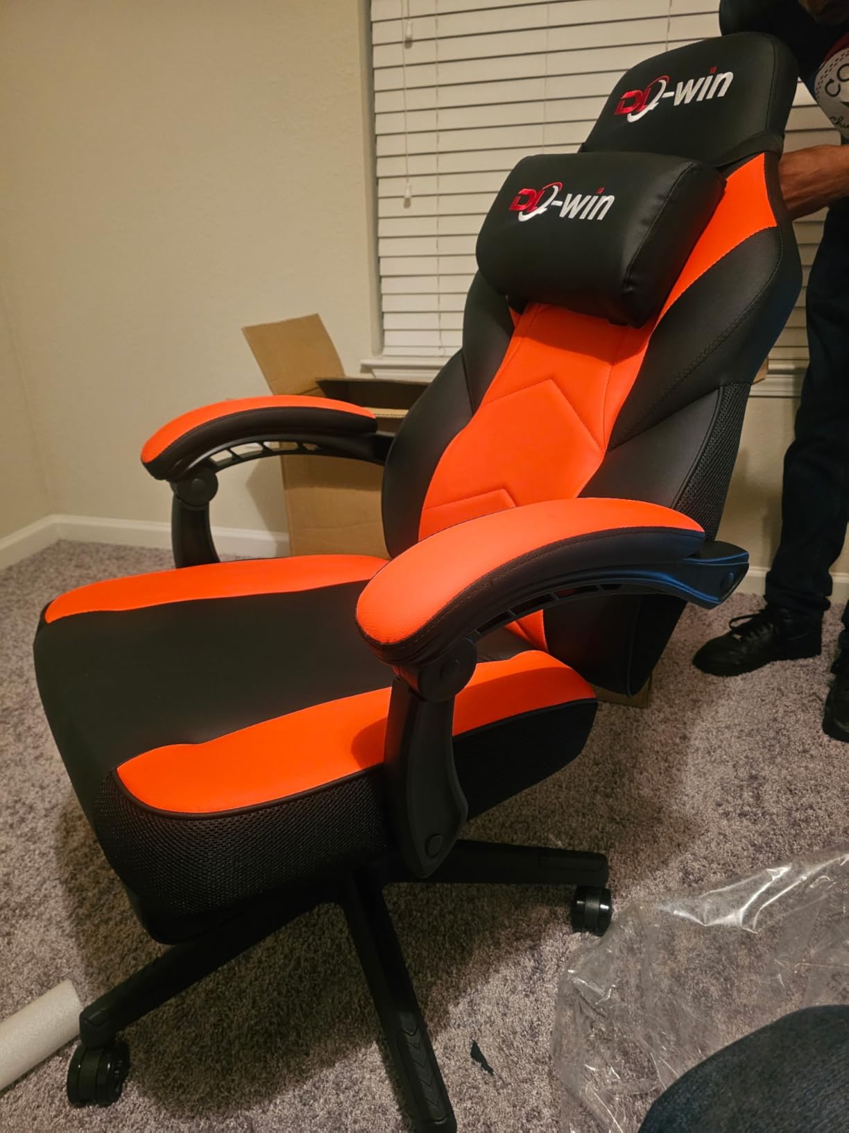 LEMBERI Big and Tall Gaming Chair, 400lb Capacity, Red customer photo 1