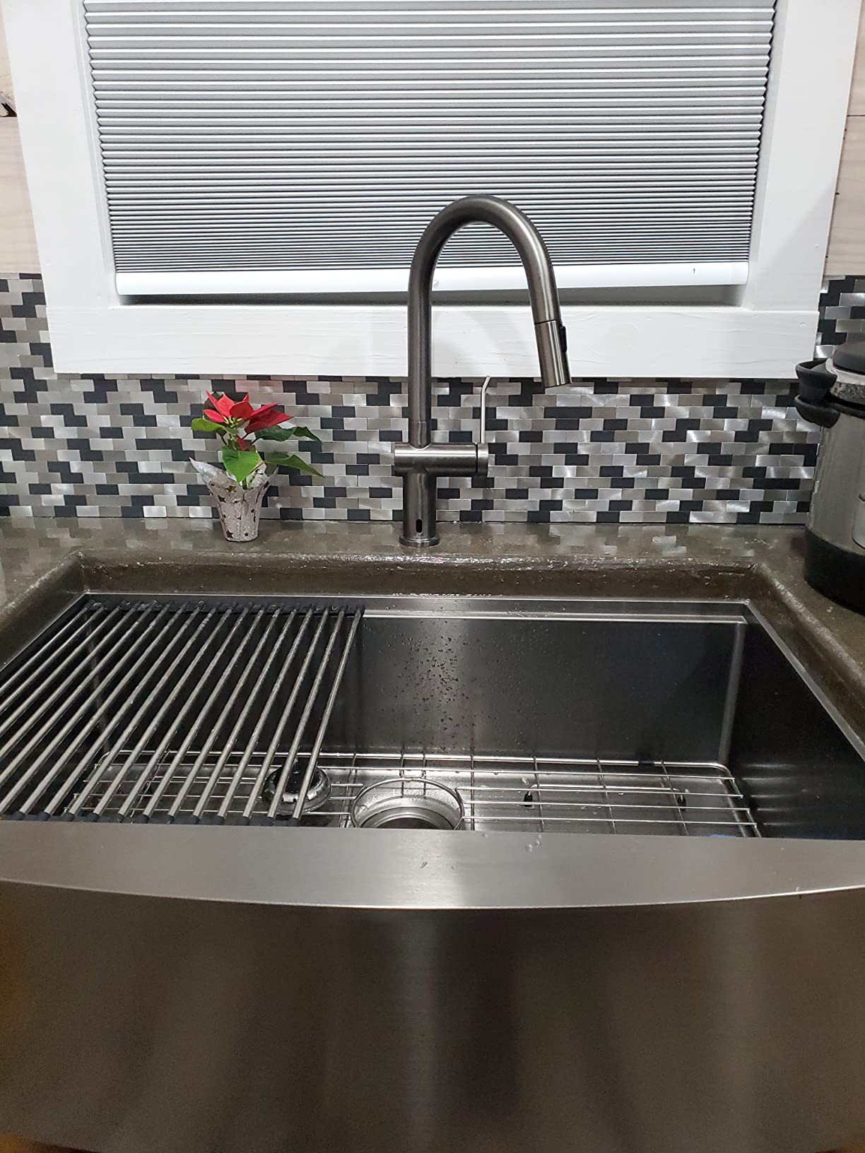 APPASO Black Touchless Kitchen Faucet with Pull Down Sprayer, Motion Sensor customer photo 1