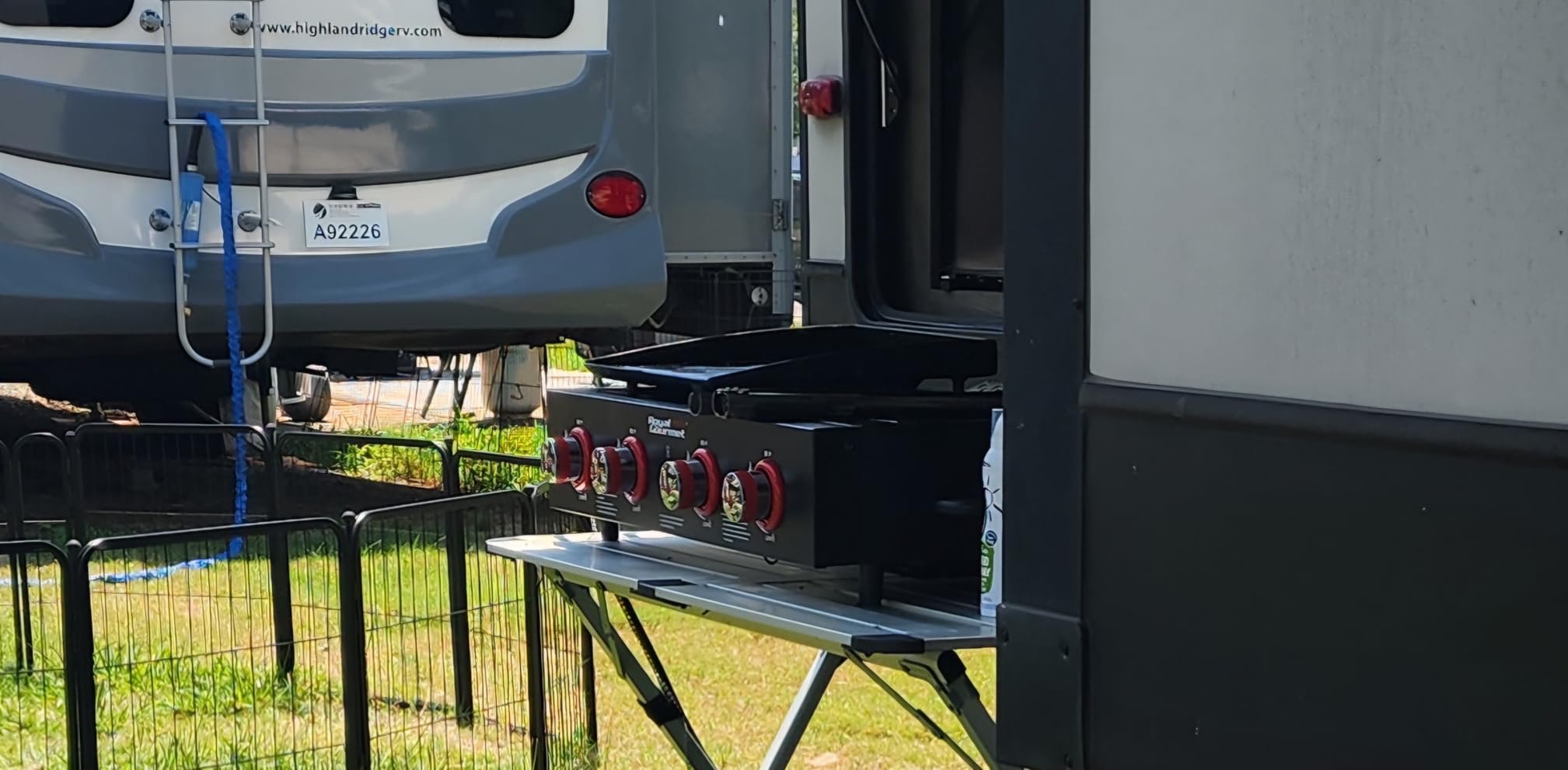 Royal Gourmet GD4002T 4-Burner Tailgater Grill and Griddle Combo customer photo 1