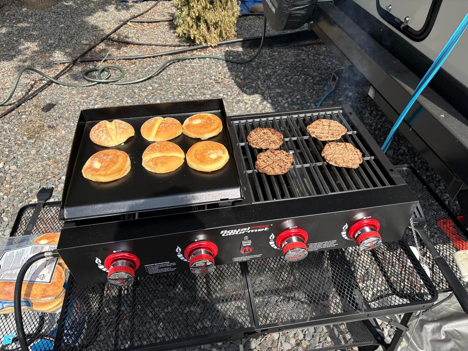 Royal Gourmet GD4002T 4-Burner Tailgater Grill and Griddle Combo customer photo 2