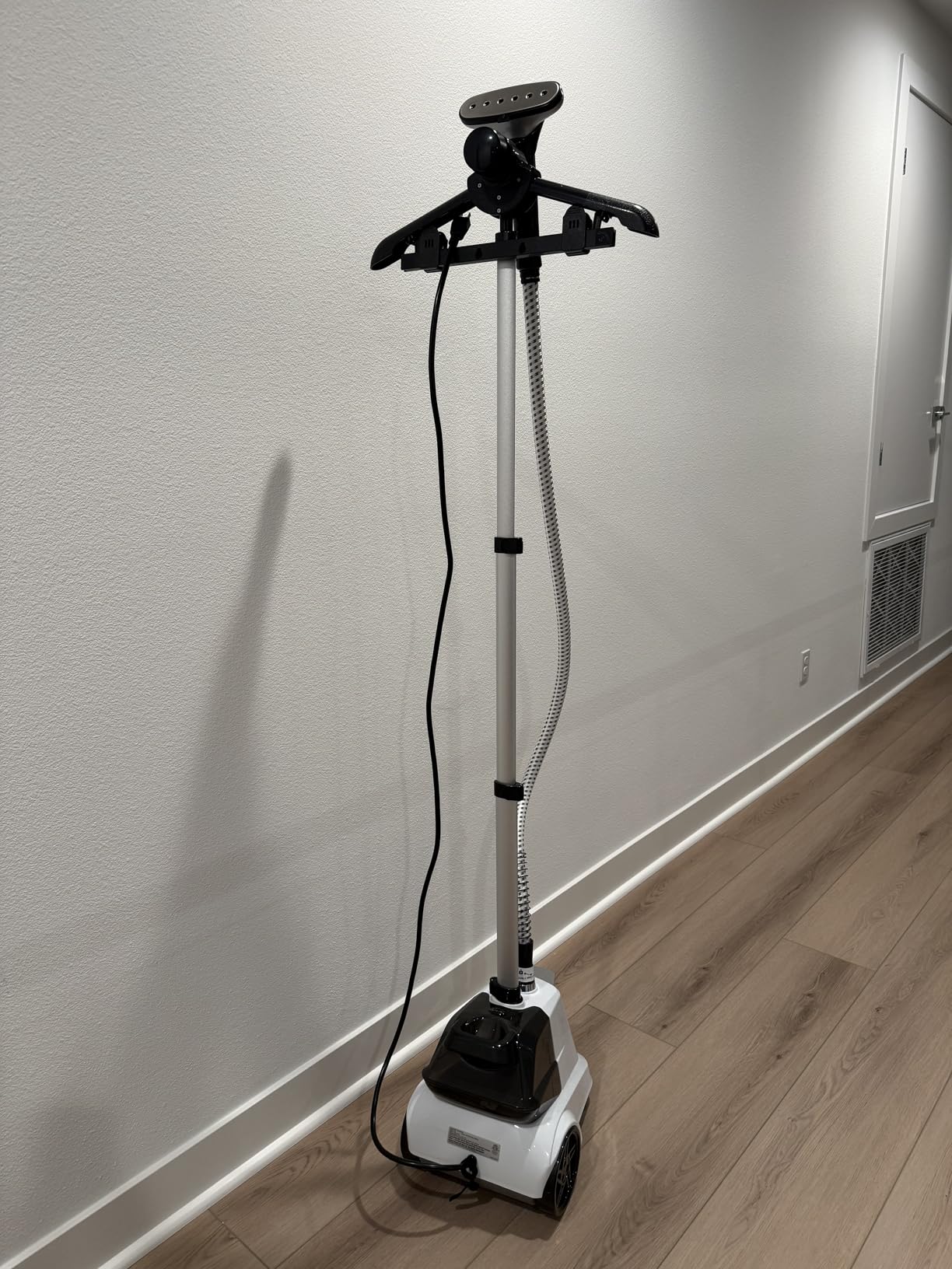 SALAV Heavy Duty Commercial Full-Size Garment Steamer with Foot Pedals and Extra Large 3L (101.5 oz) Water Tank, 1800 watts of Poweful Steam (Navy) customer photo 2